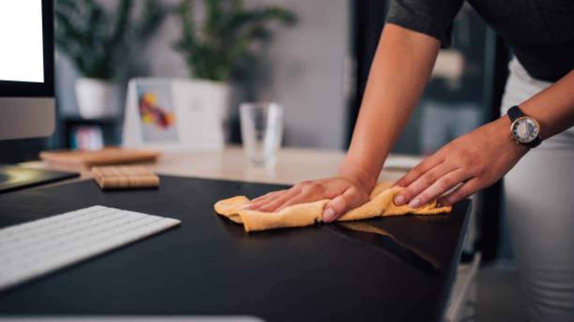 ทำความสะอาดพื้นผิวที่ใช้งานบ่อยทุกเย็นก่อนเข้านอน