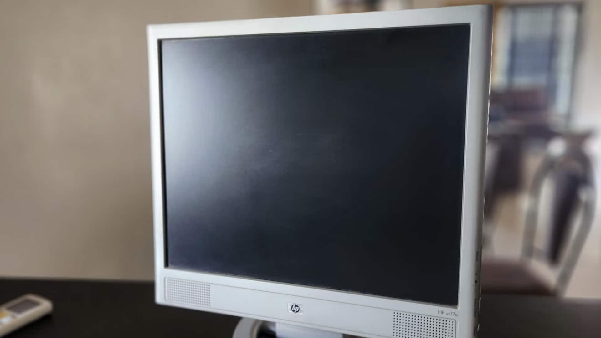 เปลี่ยนจอคอมพิวเตอร์เก่าให้กลายเป็นของใช้ใหม่ในบ้าน