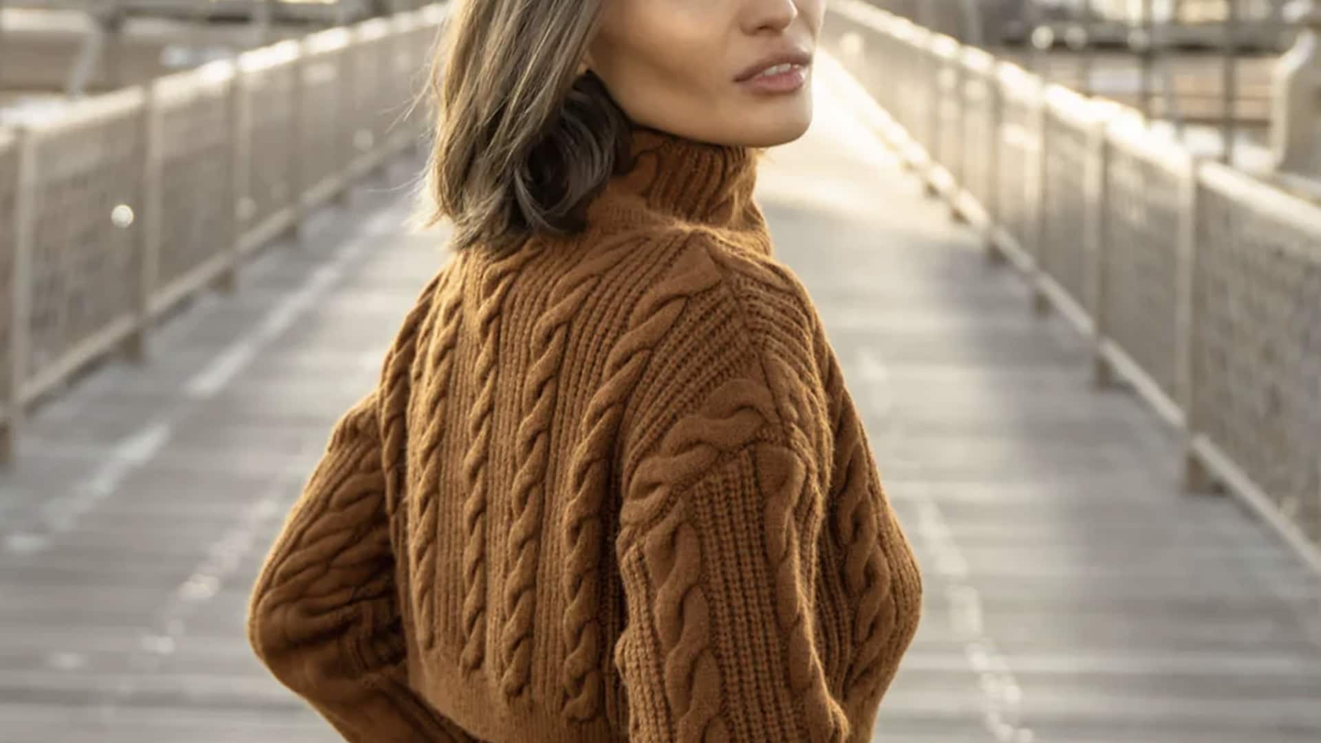 5 สไตล์แมตช์ลงตัวกับเสื้อกันหนาวครอป