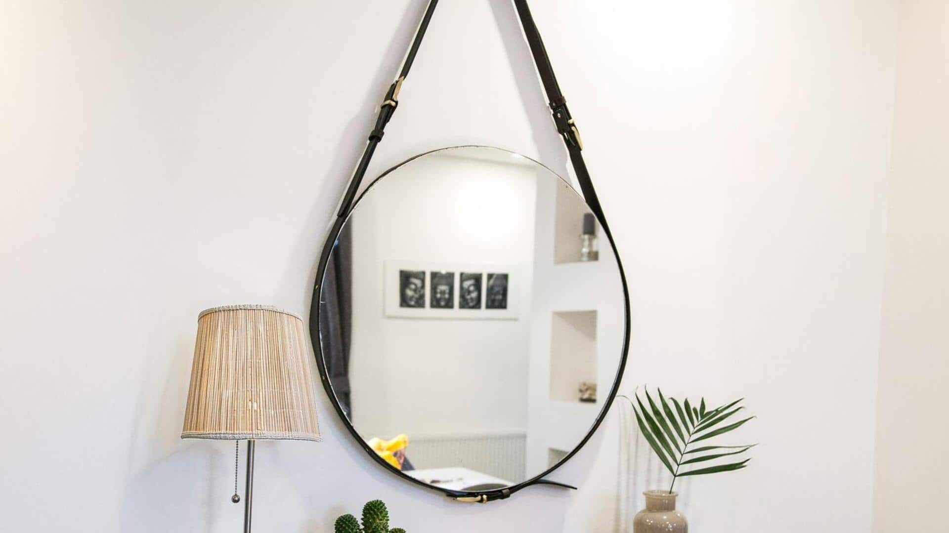 จัดระเบียบผนังสุดเก๋ด้วยเข็มขัดเก่า