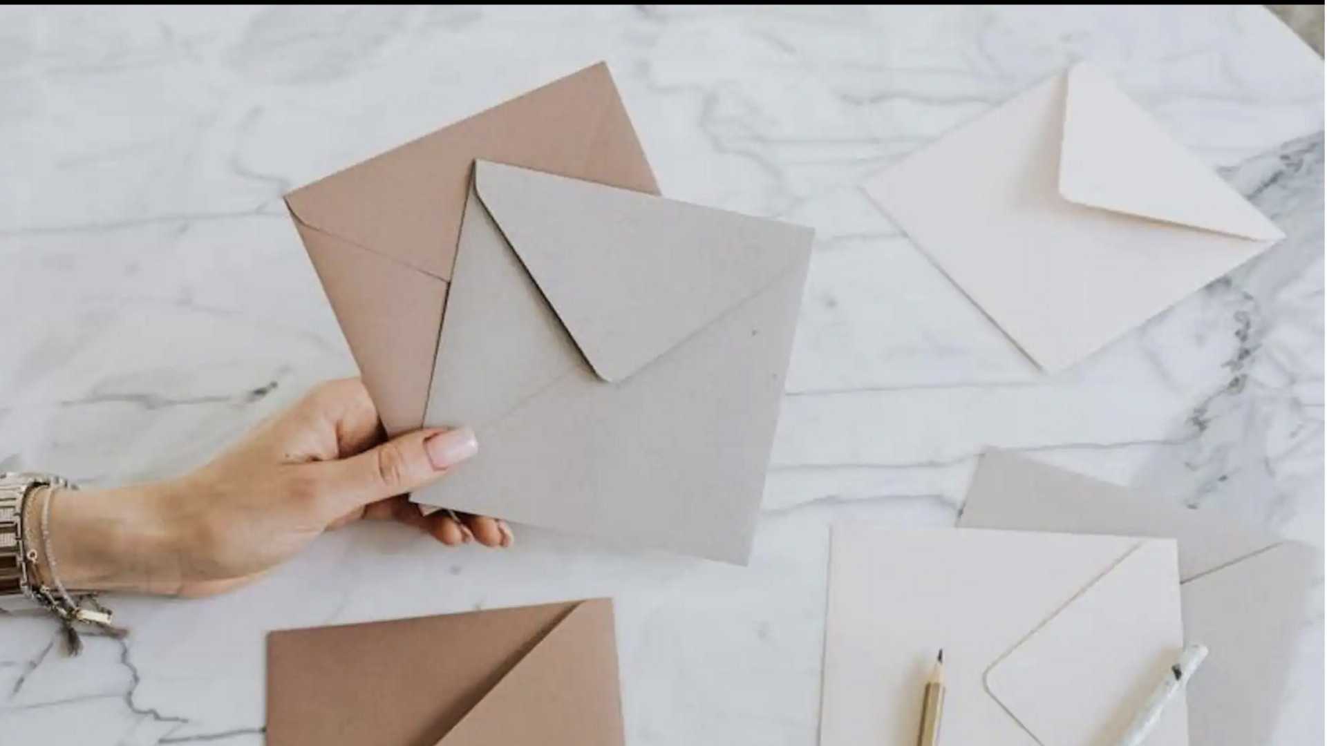ซองจดหมาย DIY ทำเองจากปฏิทินเก่า ซองจดหมาย DIY ทำเองจากปฏิทินเก่า