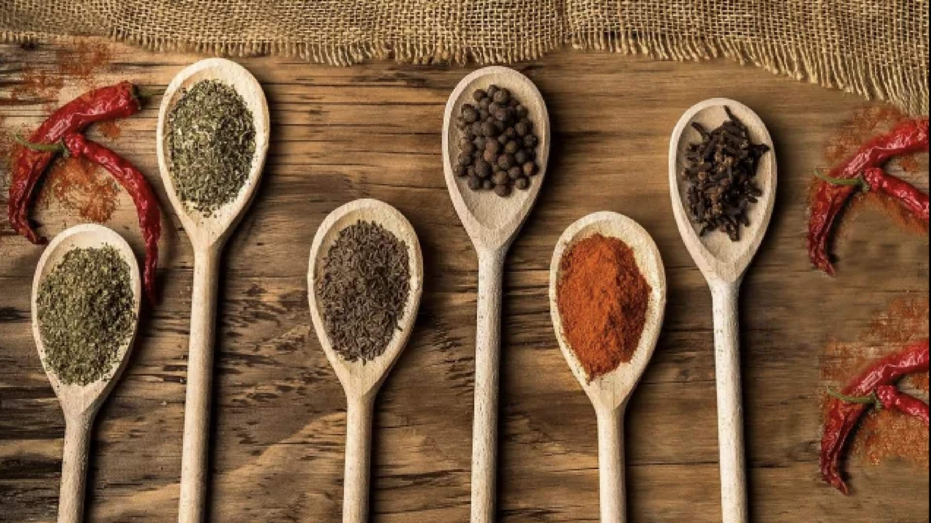 วิธีใช้เครื่องเทศให้คุ้มค่าและช่วยประหยัดเงิน