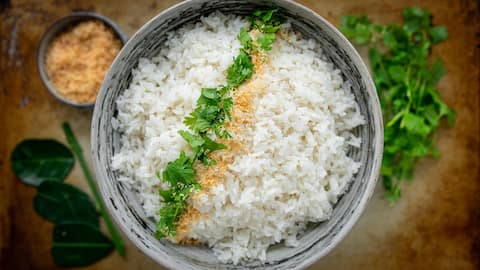 สูตรข้าวใบมะกรูดหอมอร่อย ทำเองได้ที่บ้าน