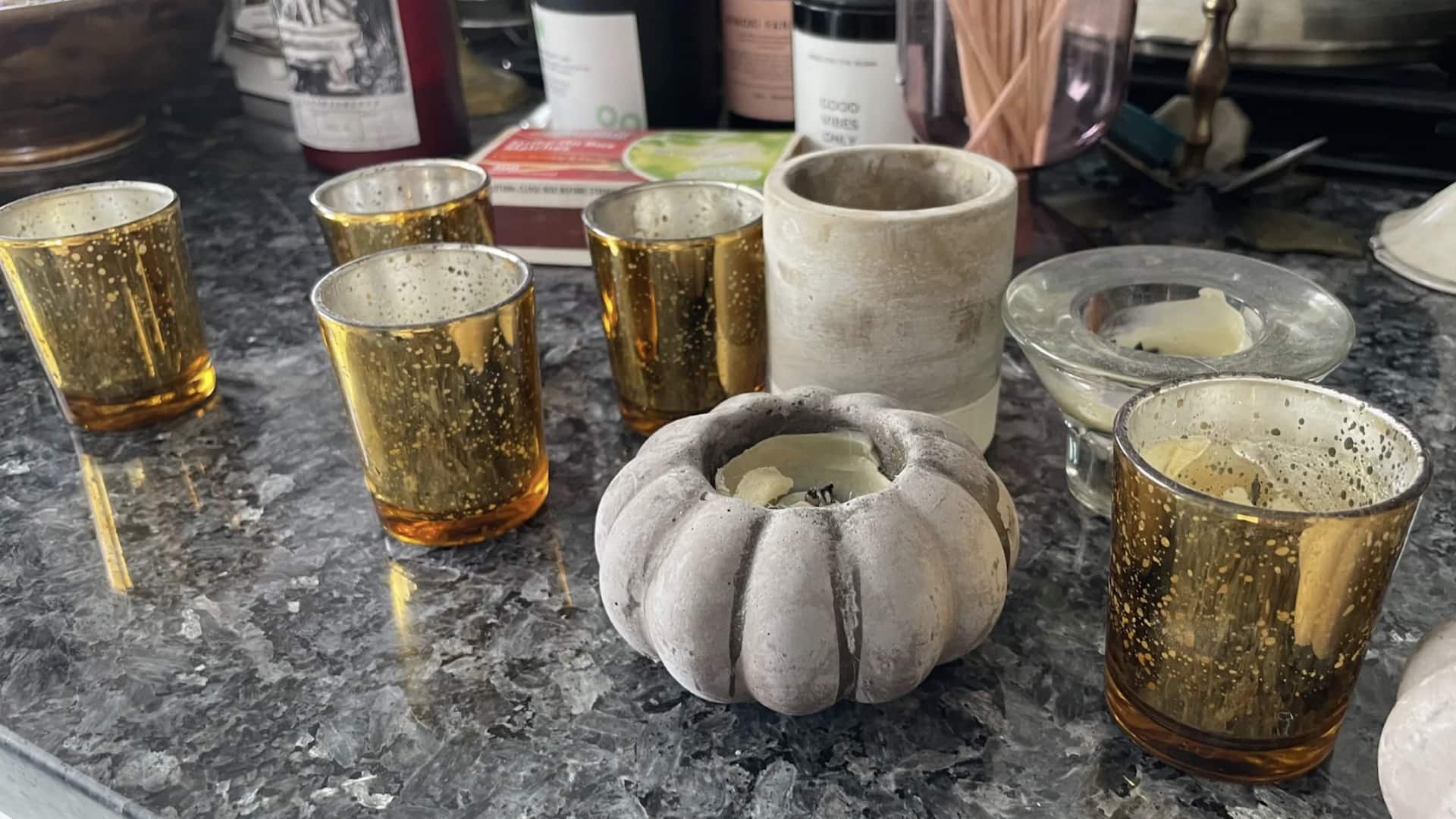 วิธีเปลี่ยนขี้ผึ้งเก่าเป็นเทียนใหม่