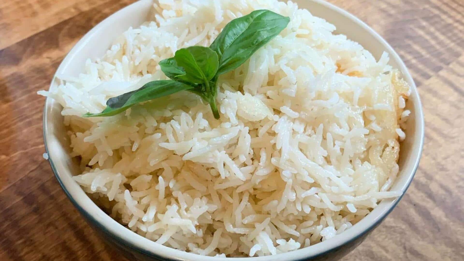 ข้าวหอมมะลิใบกะเพราในกะทิ: สูตรอร่อยที่ต้องลอง
