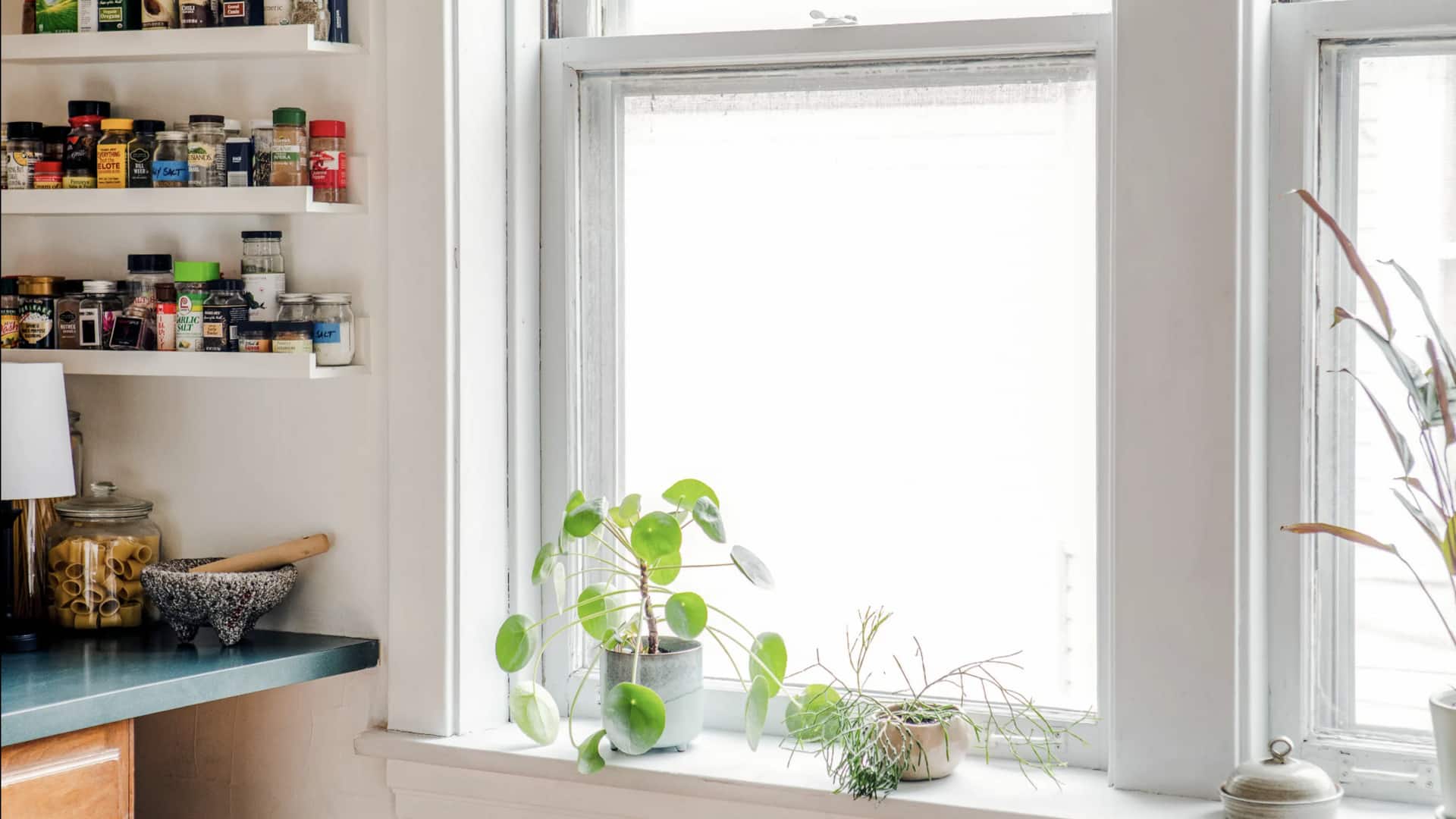 หน้าต่างใสปิ๊งด้วยแป้งข้าวโพด 