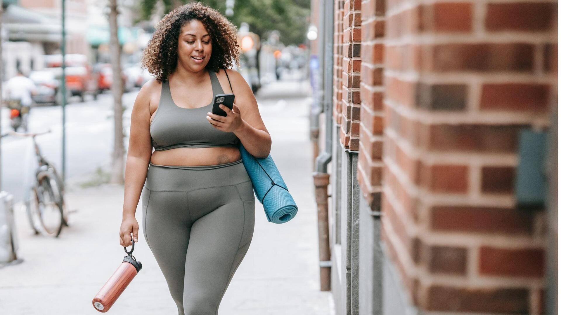 5 สไตล์ที่เข้ากับเลกกิ้งขาเฉียงได้อย่างลงตัว