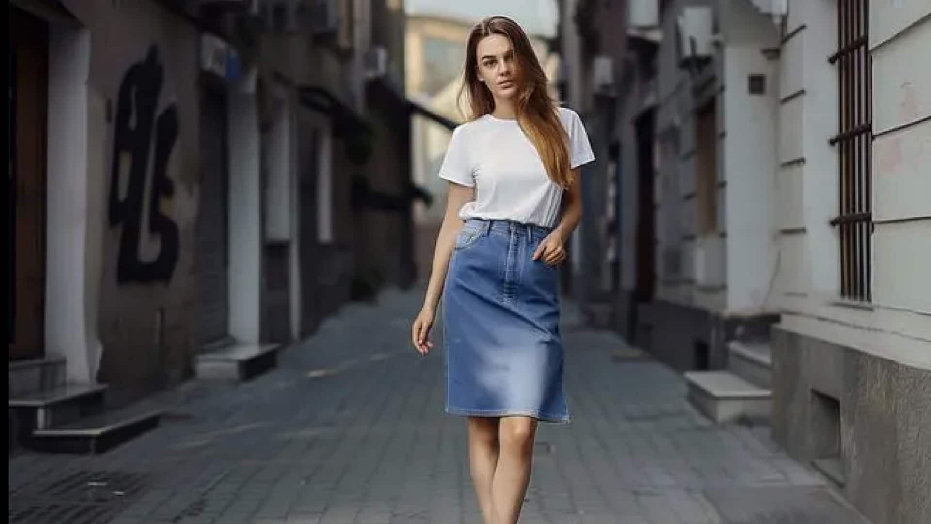 5 สไตล์เสื้อที่เข้ากับกระโปรงยีนส์แบบไม่มีพลาด