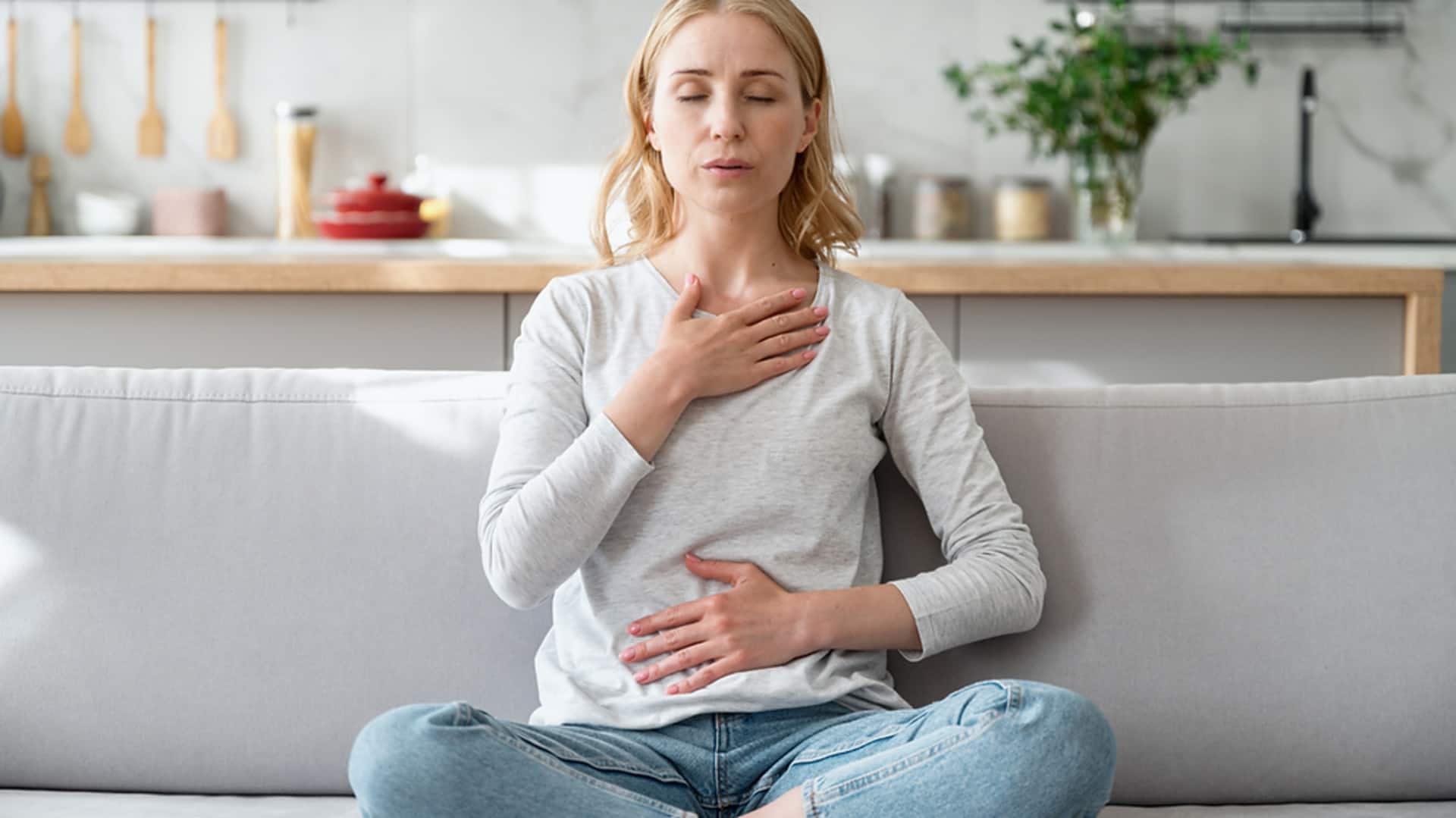 การหายใจอย่างมีสติ: 5 วิธีเพิ่มสมาธิและความชัดเจนในชีวิตประจำวัน