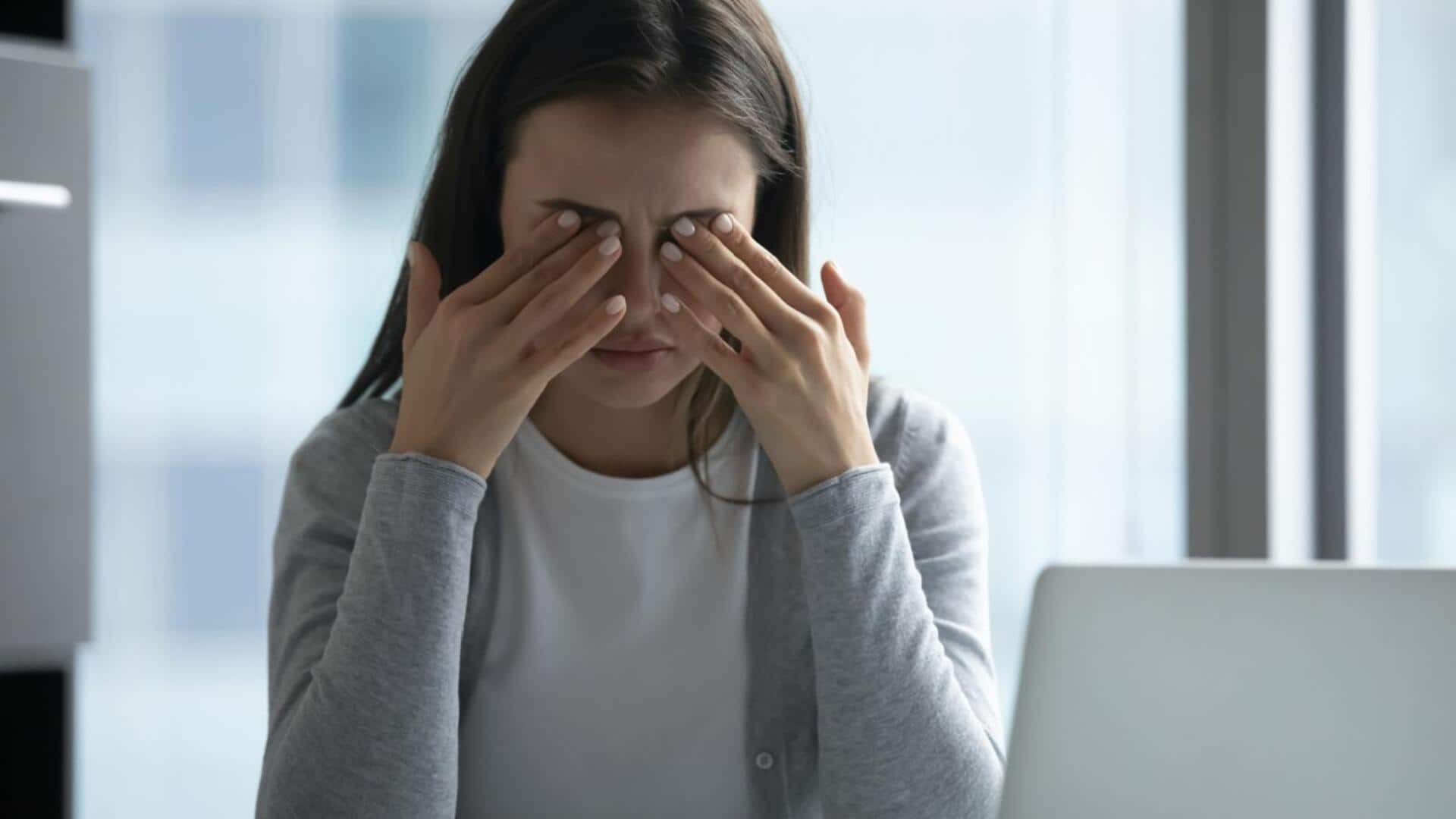 ผ่อนคลายความเมื่อยล้าด้วยการกดจุดรอบดวงตา