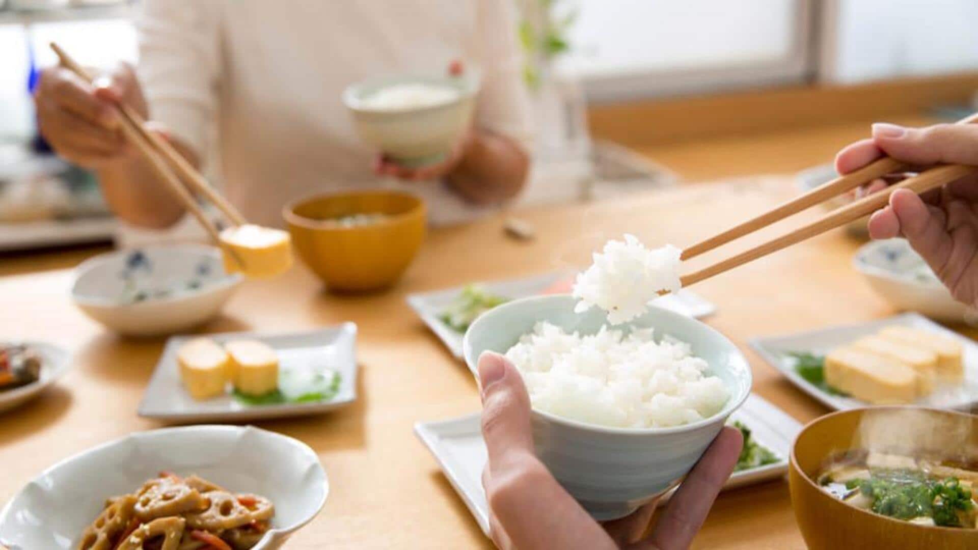 ฝึกใช้ตะเกียบอย่างมีสติ ช่วยให้กินช้าลงและเพลิดเพลินอาหาร