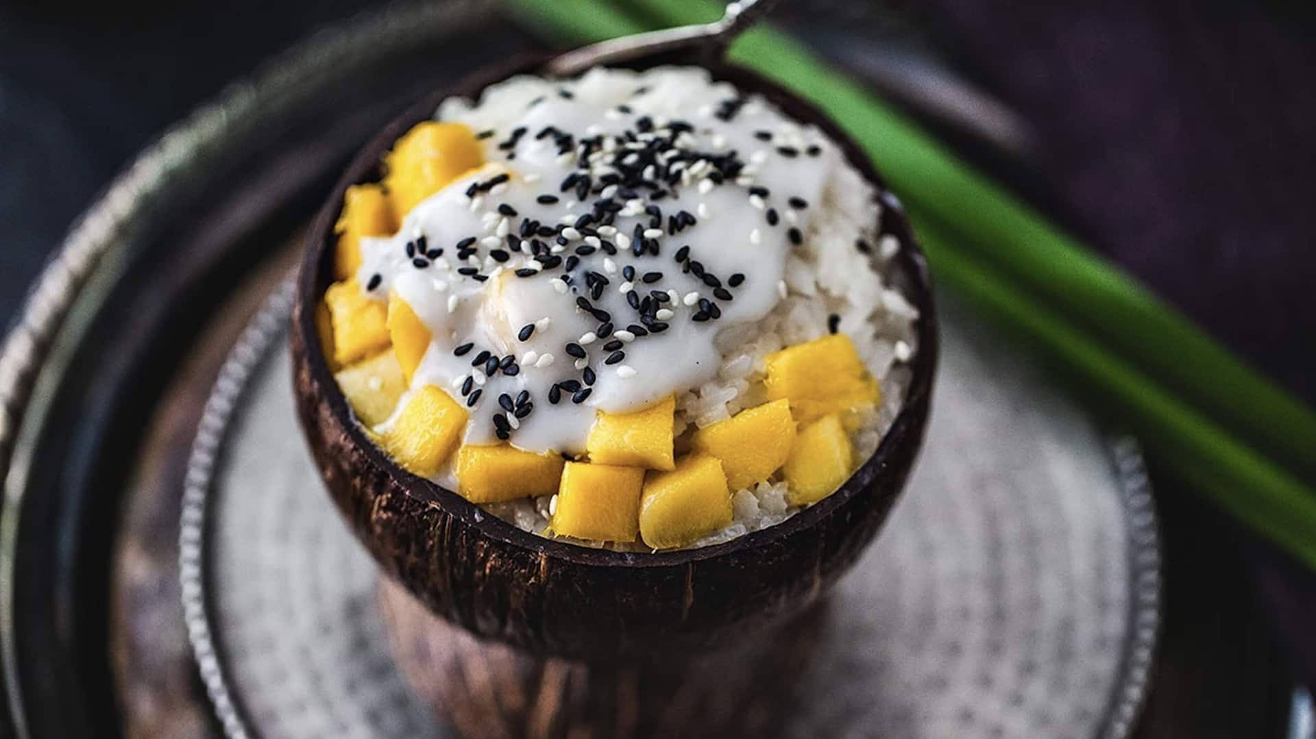 ข้าวเหนียวมะพร้าวหอม: พุดดิ้งข้าวไทยรสละมุนที่น่าลิ้มลอง