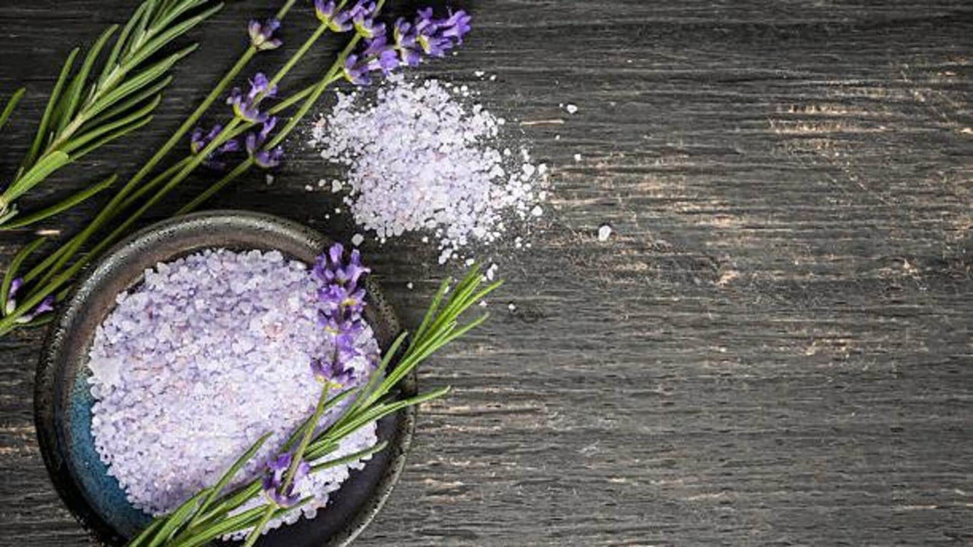 เพิ่มสมาธิของคุณด้วยการอาบน้ำเกลือในห้องที่เงียบสงบ