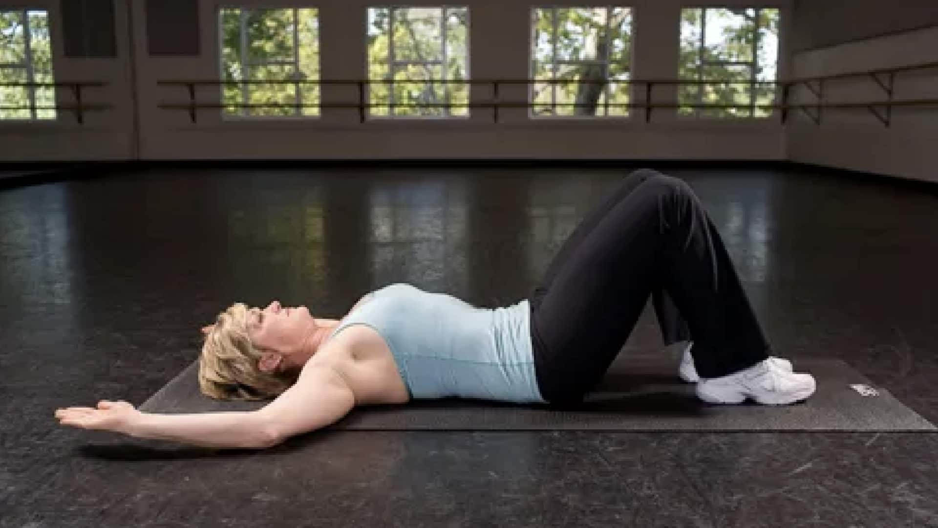 ออกกำลังกายท่าซูพายน์สโนว์แองเจลเพื่อเพิ่มความคล่องตัว