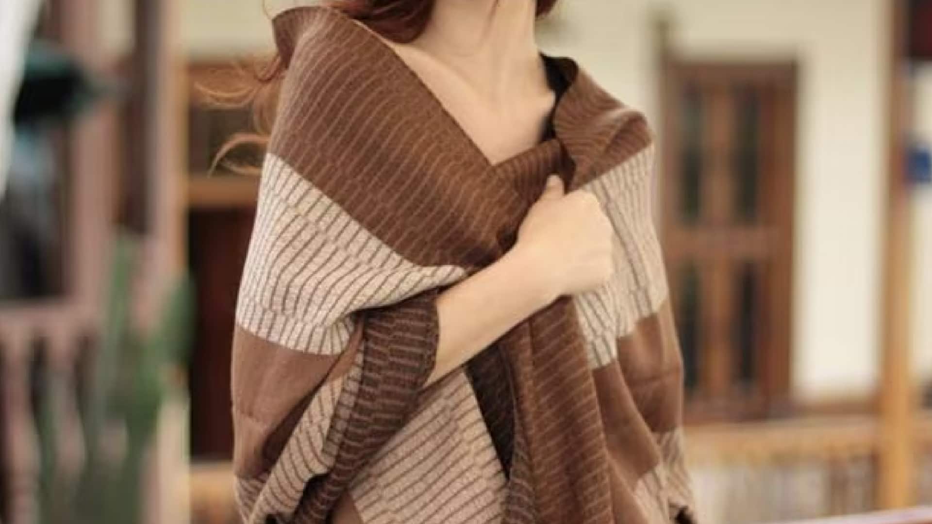 5 สไตล์แฟชั่นที่เข้ากับผ้าคลุมวูลได้อย่างลงตัว