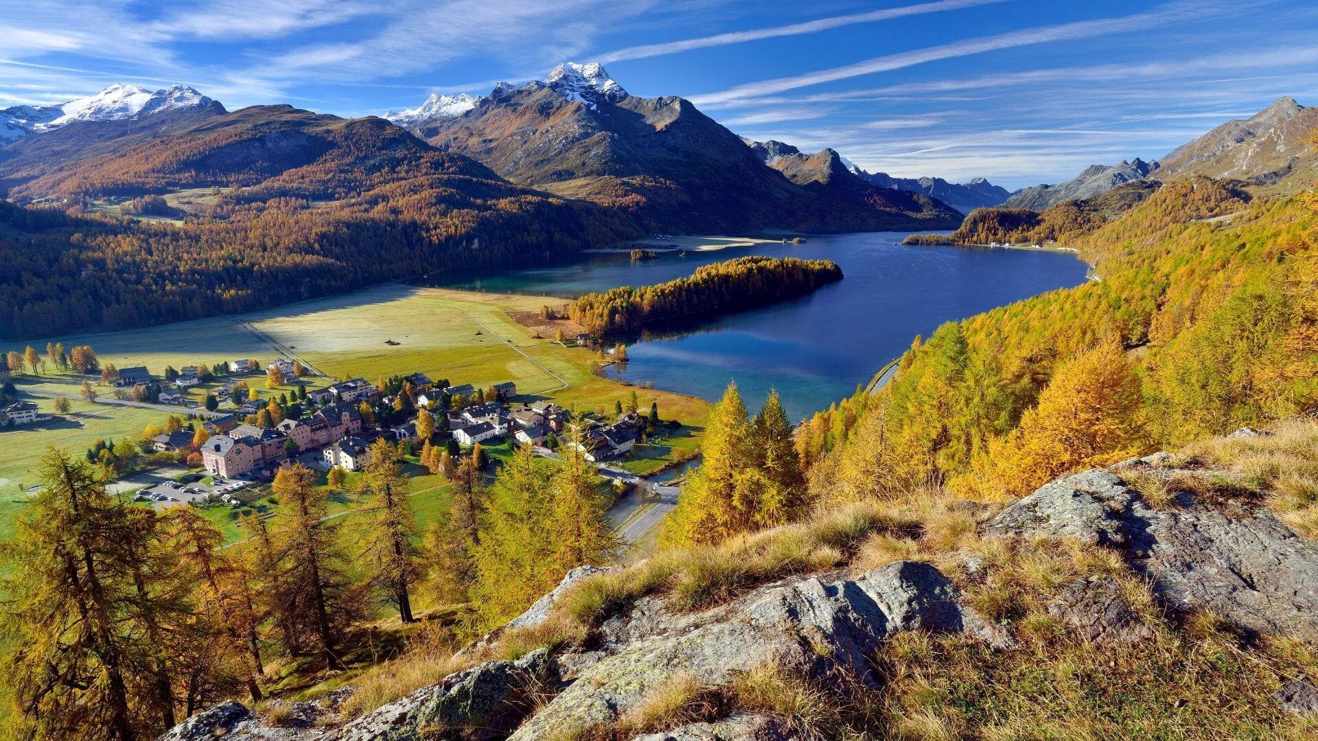 เส้นทางเดินป่าสวยงามในหุบเขาเอนกาดีน ประเทศสวิตเซอร์แลนด์