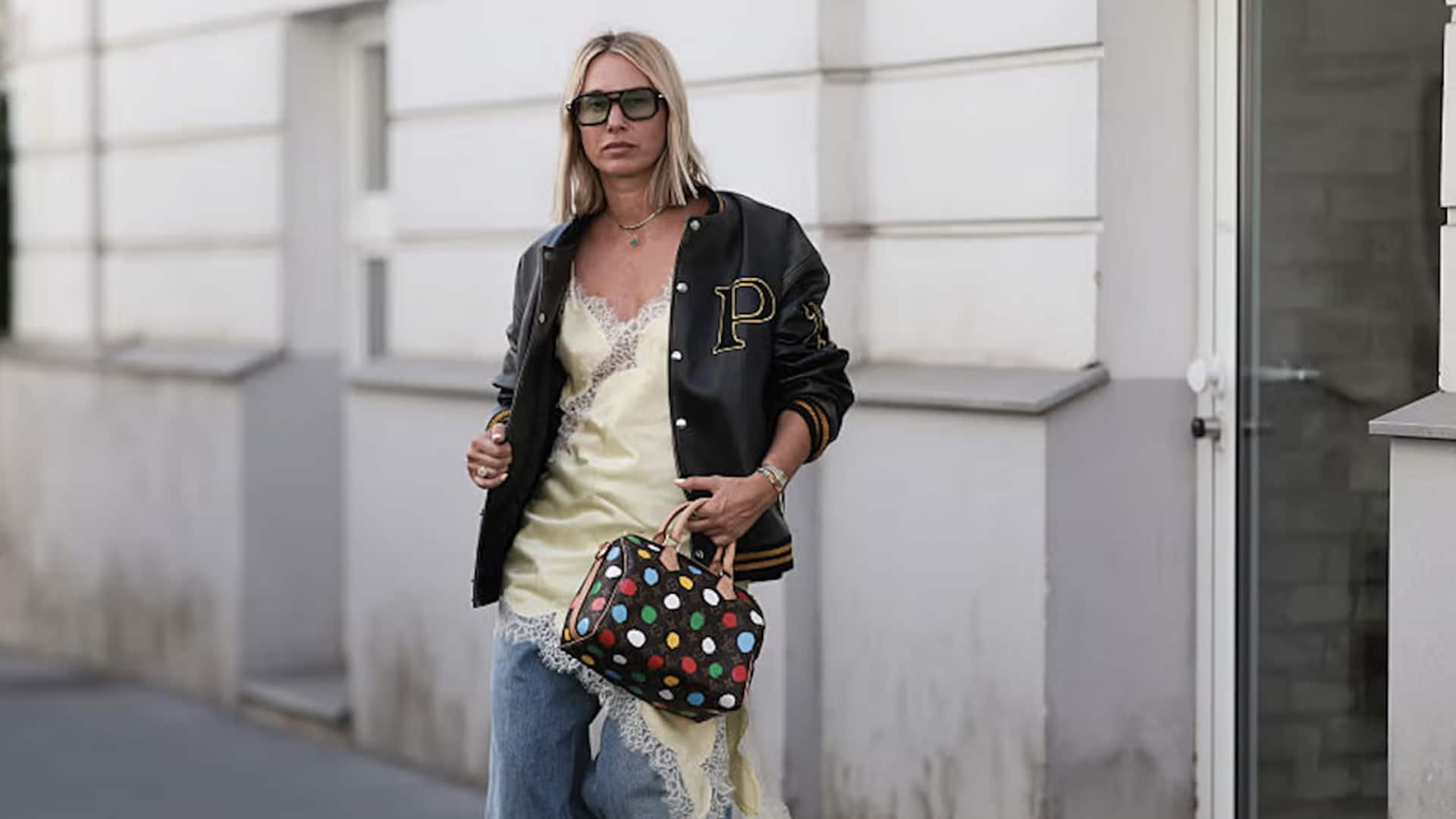 5 สไตล์ทูนิกอสมมาตรที่แมตช์ได้ลงตัวกับยีนส์เดนิม