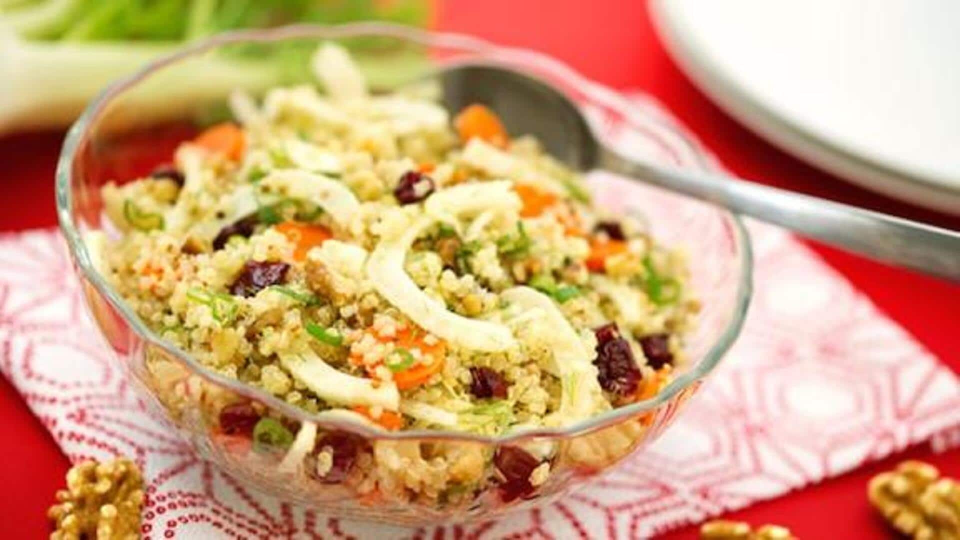 สลัดควินัวโรสแมรี่พร้อมอัลมอนด์อบและแครนเบอร์รี่