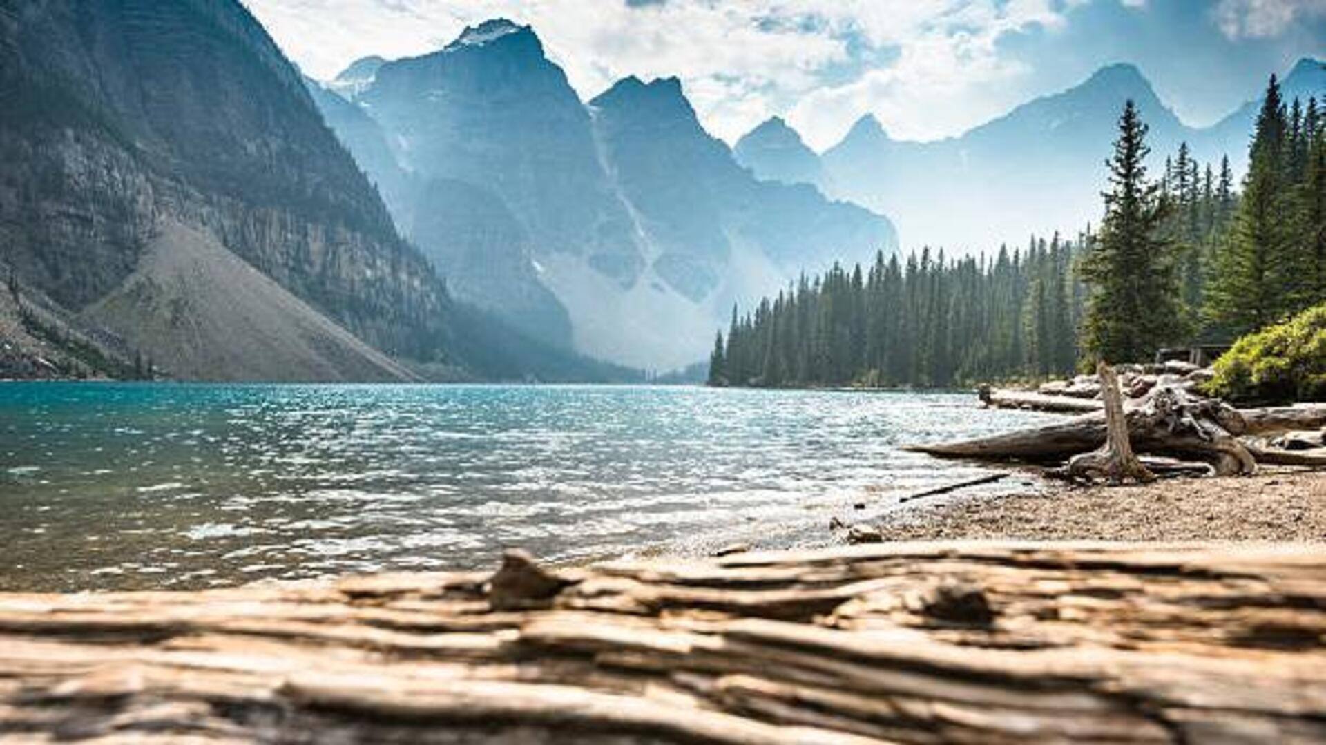 สัมผัสความสงบที่ทะเลสาบในแคนาดา