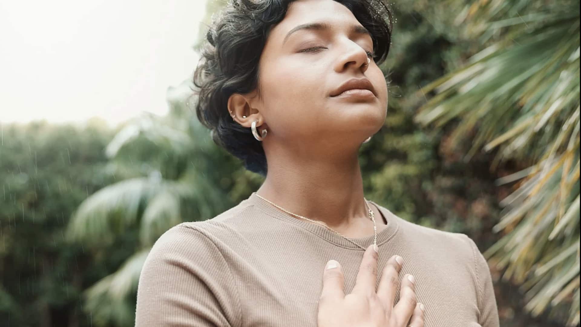 สัมผัสความสงบผ่านการเดินสมาธิริมชายหาด 