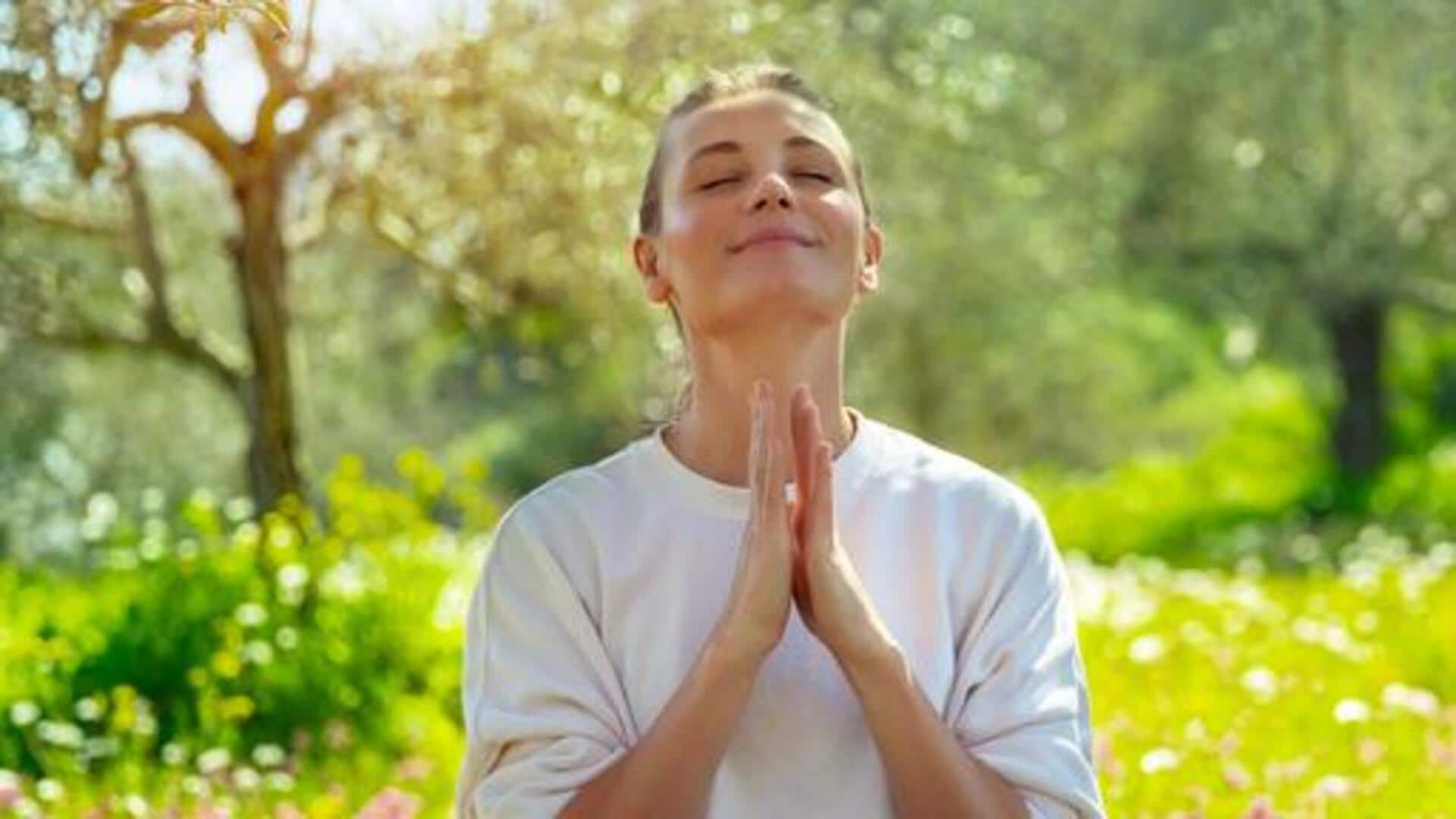 เพิ่มพลังบวกด้วยการฝึกสมาธิยิ้ม