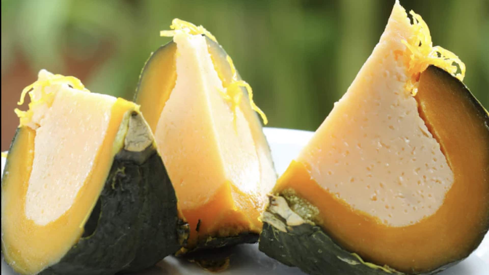 เมนูห่อดอกฟักทองนึ่งสไตล์ไทย ไส้กะทิสมุนไพรหอมอร่อย