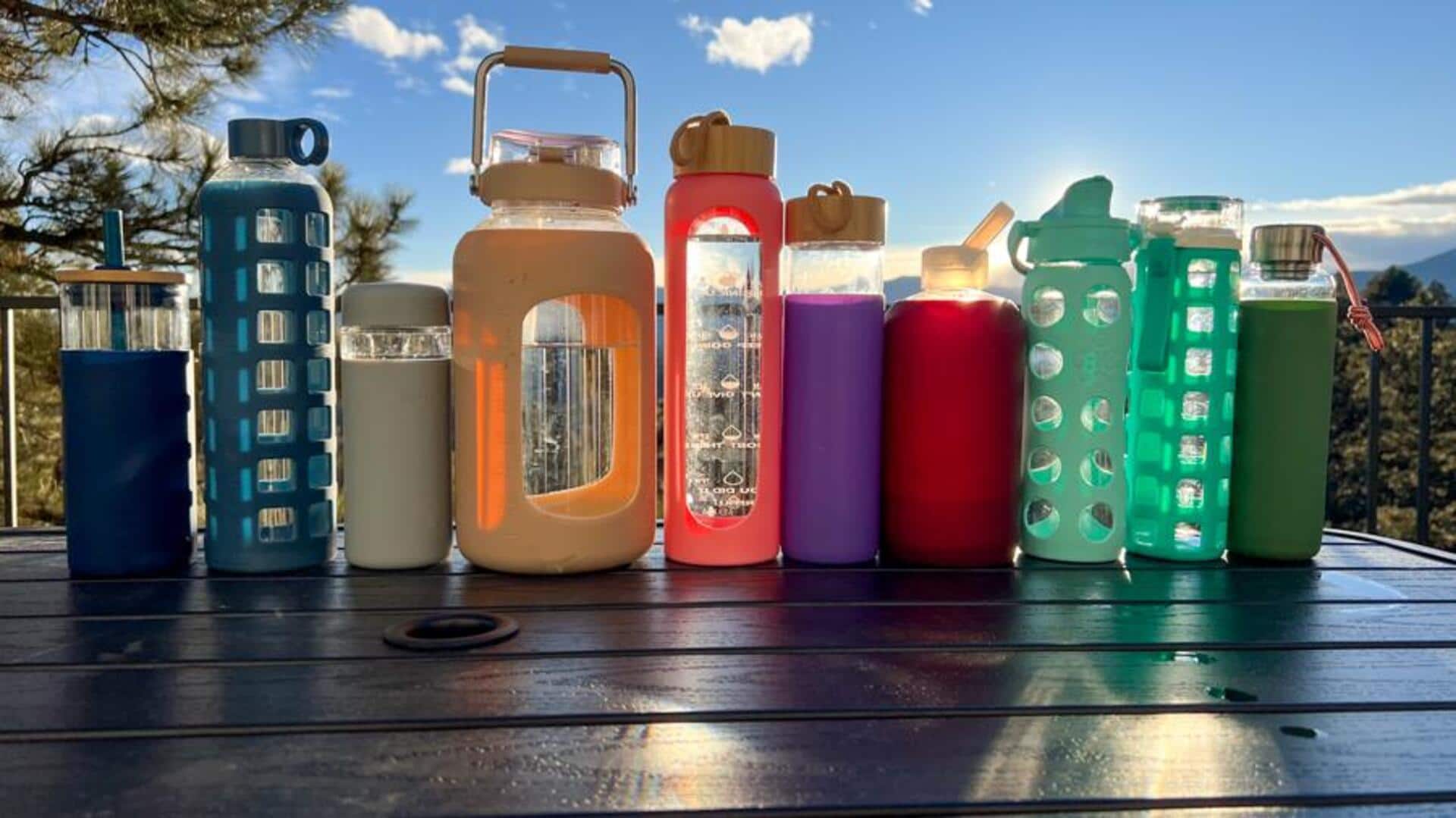 ขวดแก้วสีสัน: วิธีเติมเต็มการดื่มน้ำอย่างมีสไตล์