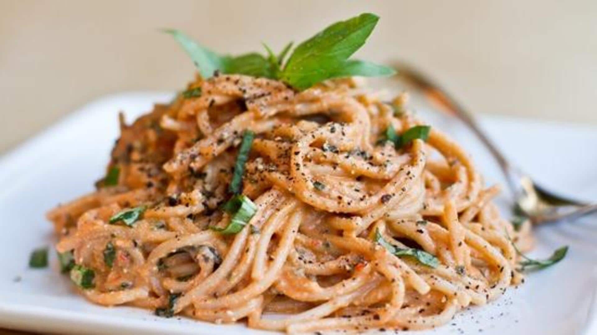 พาสต้าโหระพามะเขือเทศครีมมี่ ด้วย 5 ส่วนผสมง่ายๆ