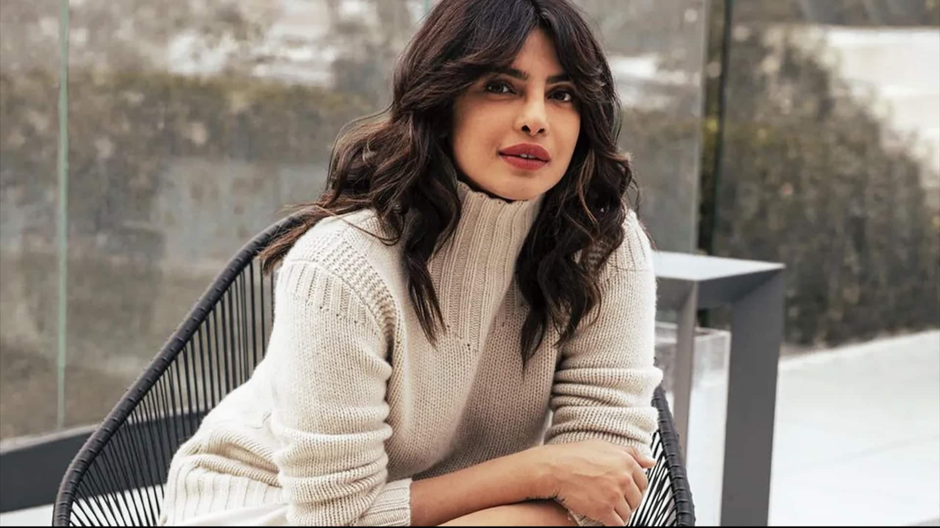 5 สไตล์เสื้อเทิร์นเน็คที่แมตช์กับลุคโบฮีเมียนได้อย่างลงตัว 