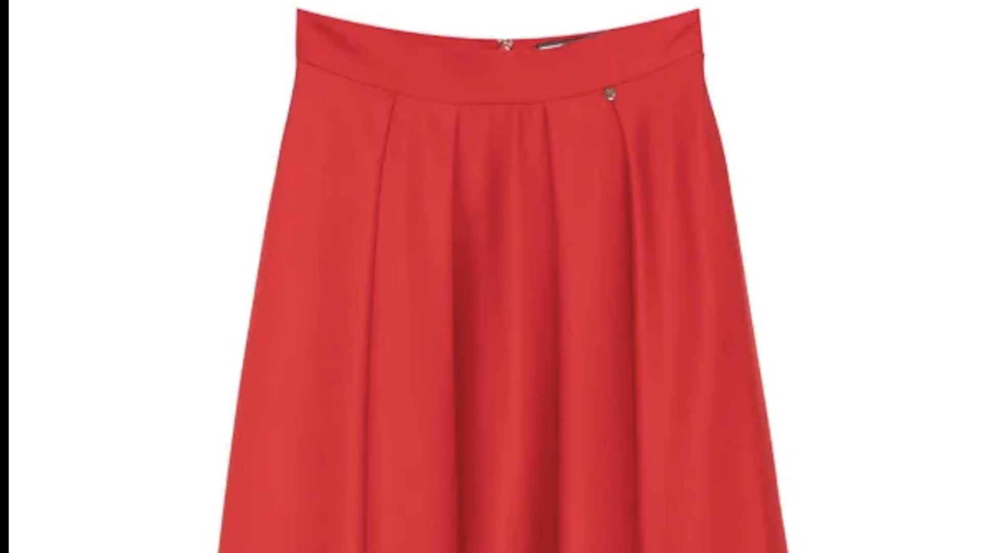 5 ลุคเสื้อชิคังการ์ที่แมตช์กับกระโปรงบานได้อย่างลงตัว