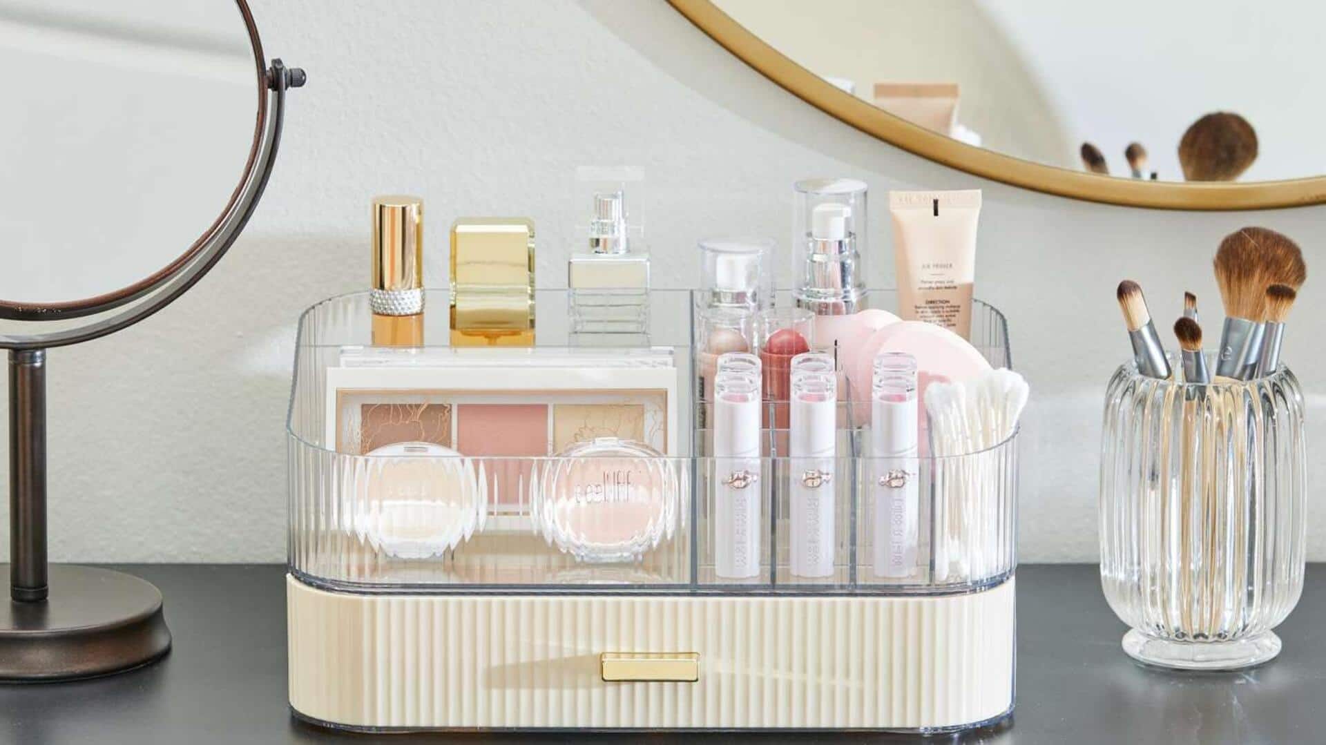 เคล็ดลับจัดระเบียบเครื่องสำอางด้วยของใช้ในบ้านสุดประหยัด