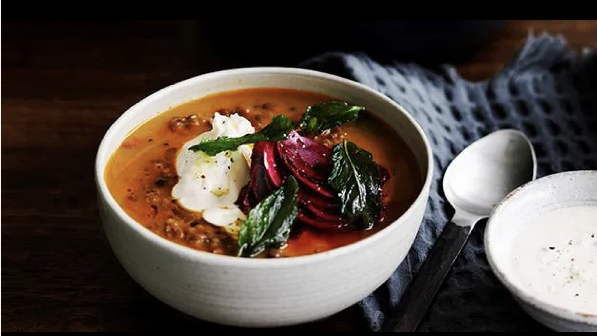 ซุปถั่วเลนทิลหอมสดชื่นด้วยใบสะระแหน่ 