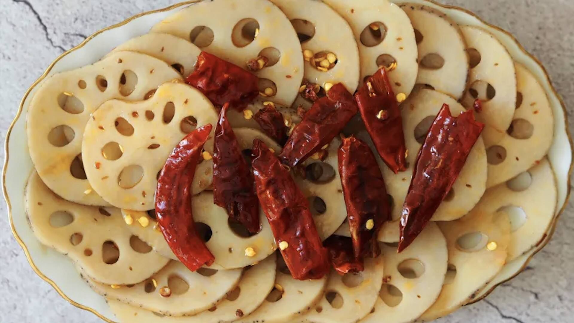 สลัดก้านบัว เมนูมังสวิรัติกรอบอร่อย สดชื่นทุกคำ