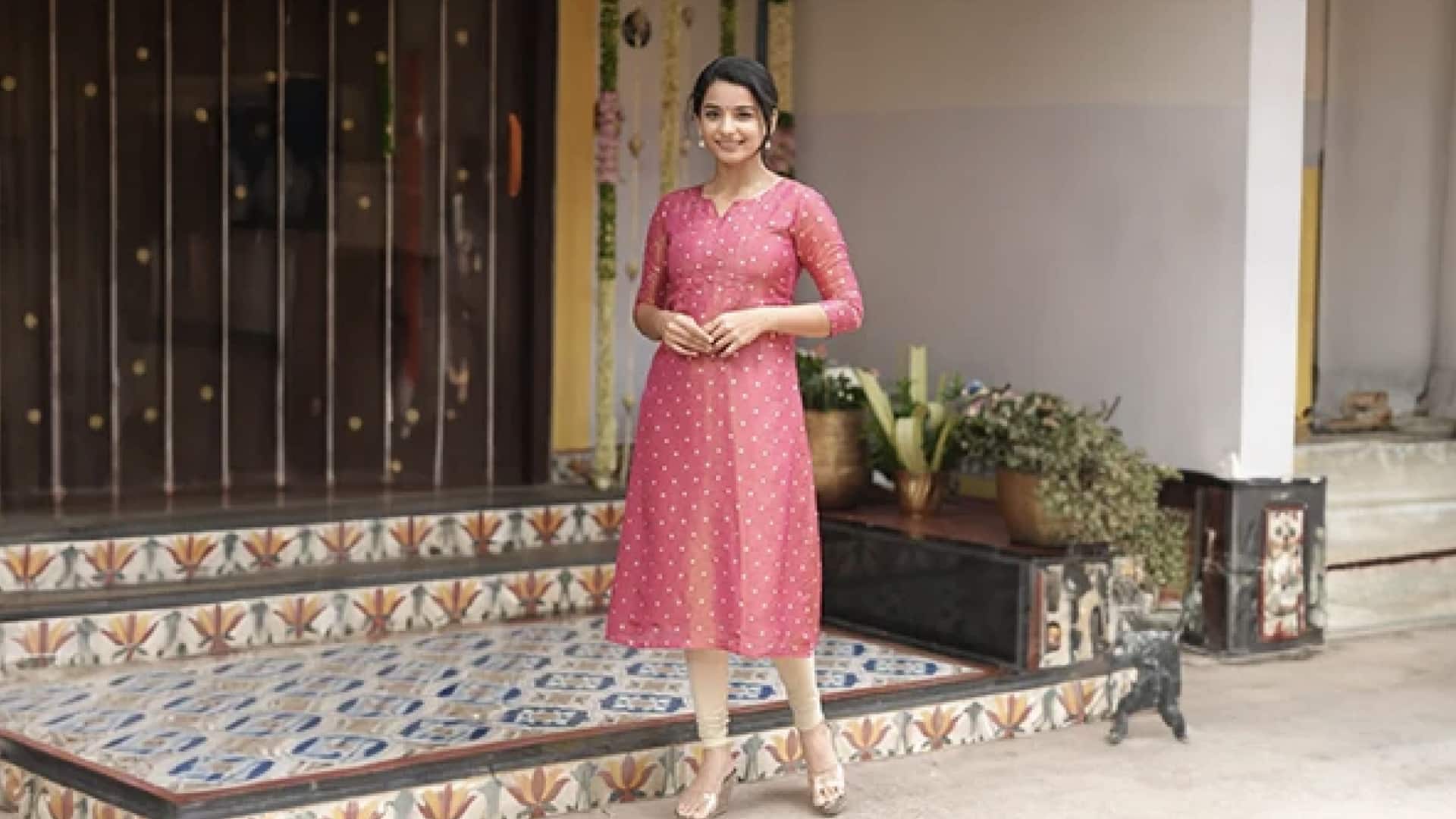 สไตล์คุรติที่เข้ากับเลกกิ้งได้ลงตัว