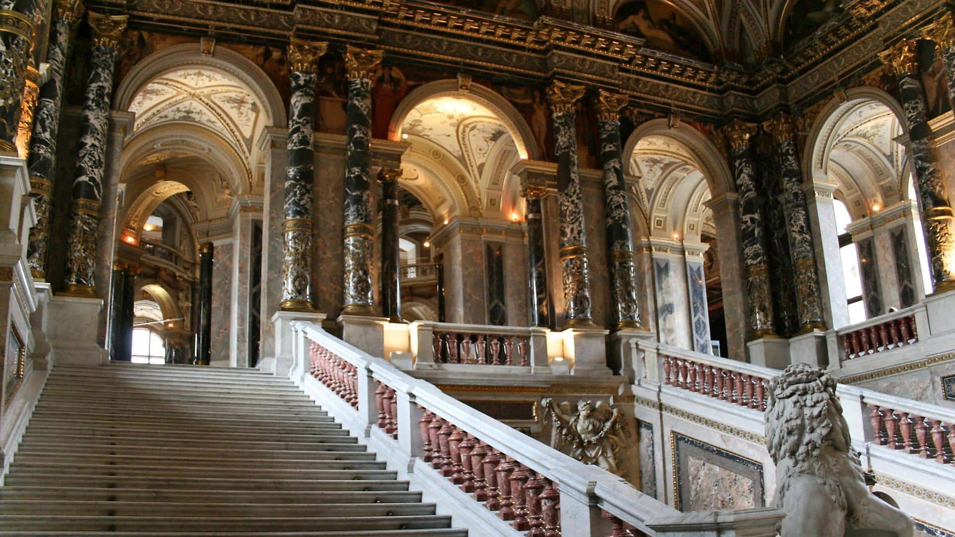 สำรวจบันไดอันยิ่งใหญ่ของเวียนนา