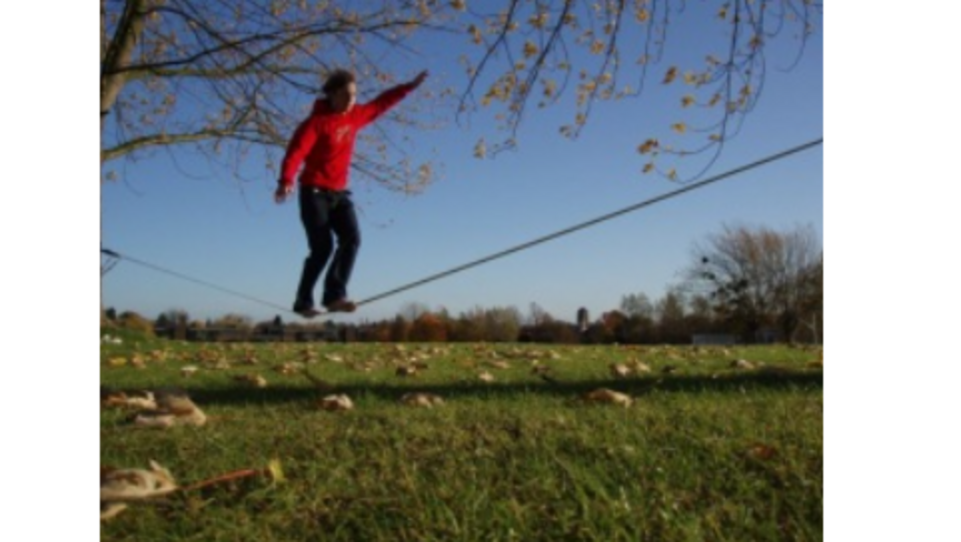 การพัฒนาสมดุลด้วยการเล่น Slackline