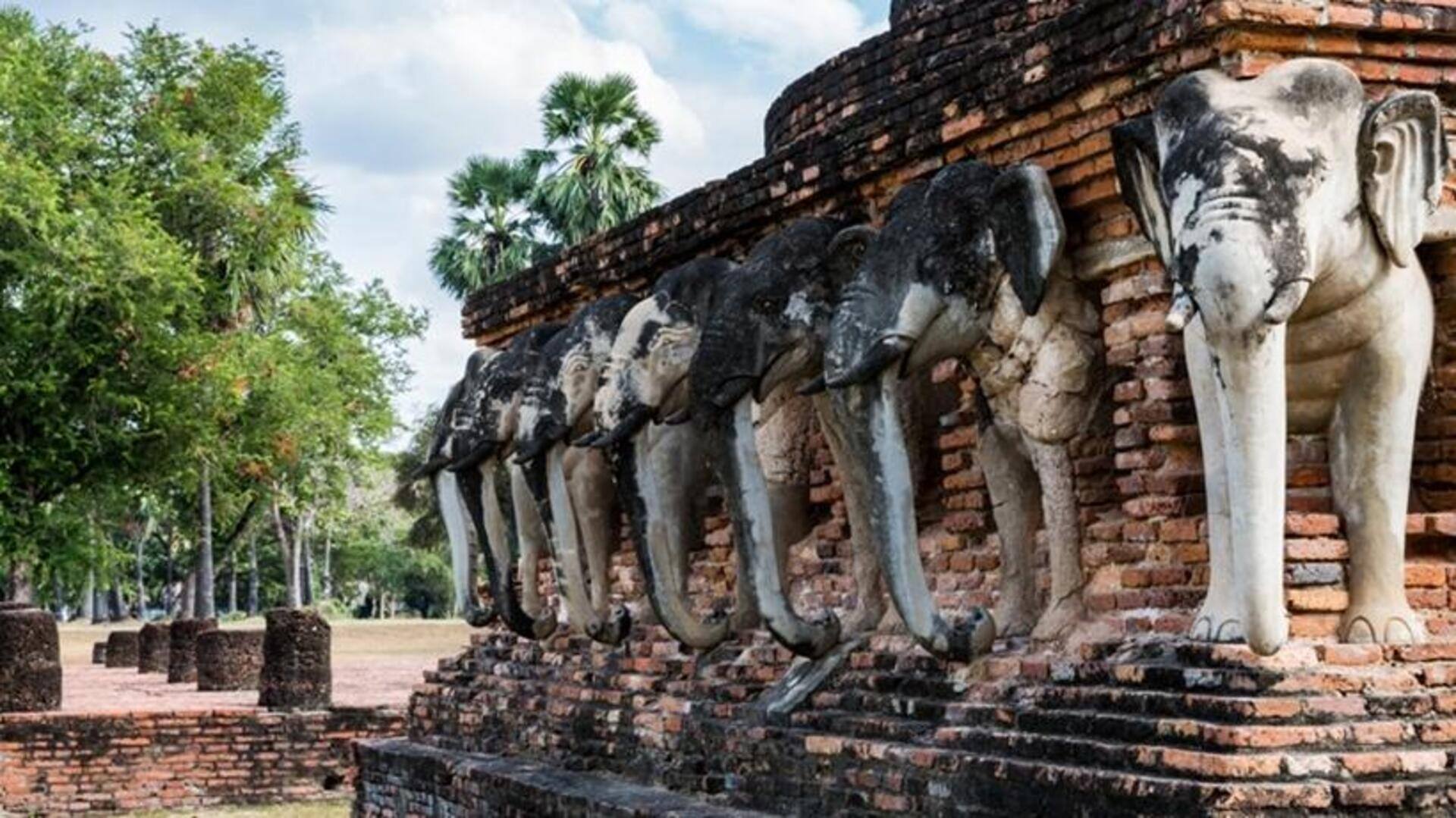 สัมผัสศิลปะกำแพงอิฐสุโขทัย สัมผัสศิลปะกำแพงอิฐสุโขทัย