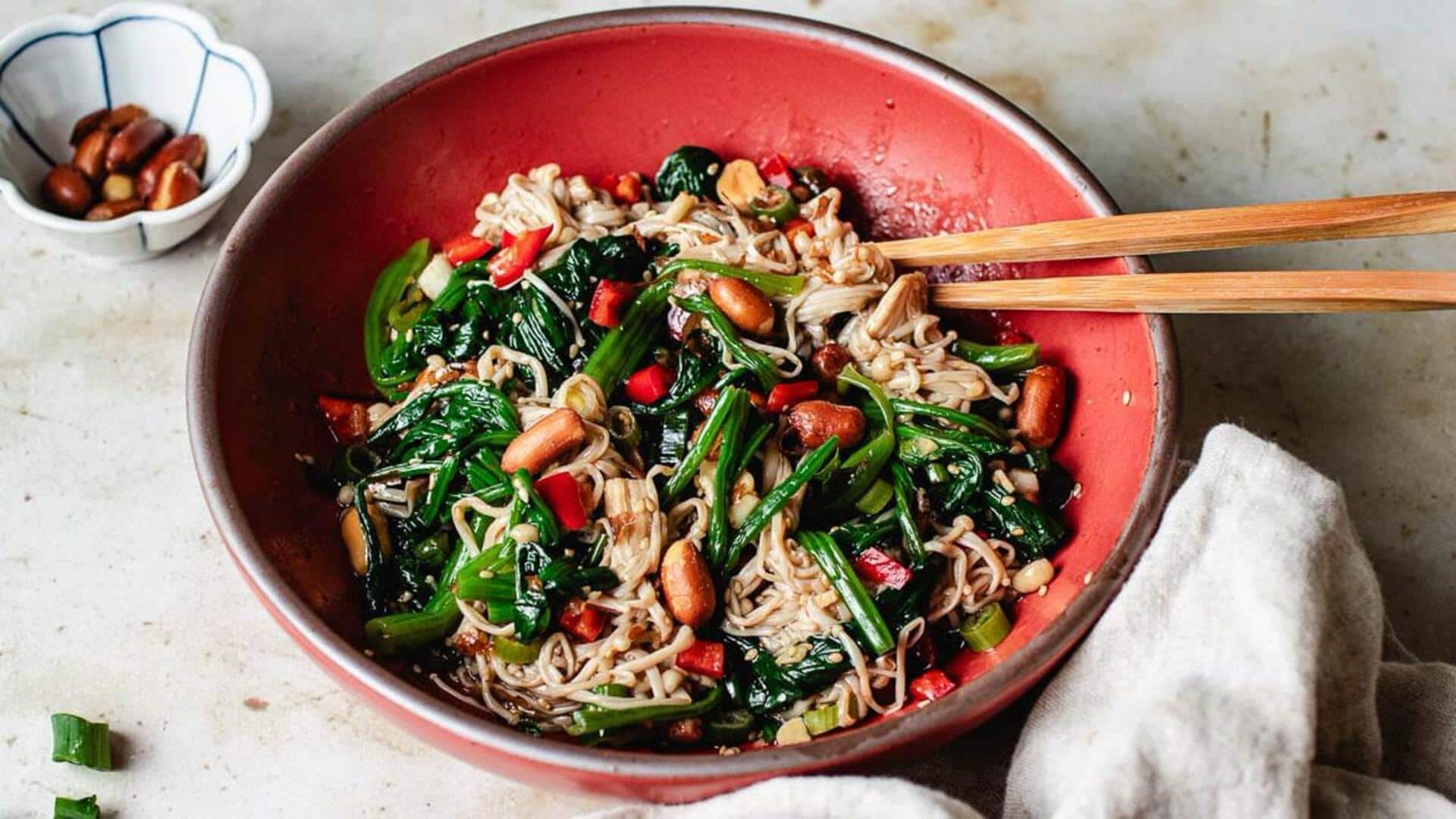 สลัดเห็ดเอนกิมิกับงา สูตรง่าย ๆ ทำได้ที่บ้าน