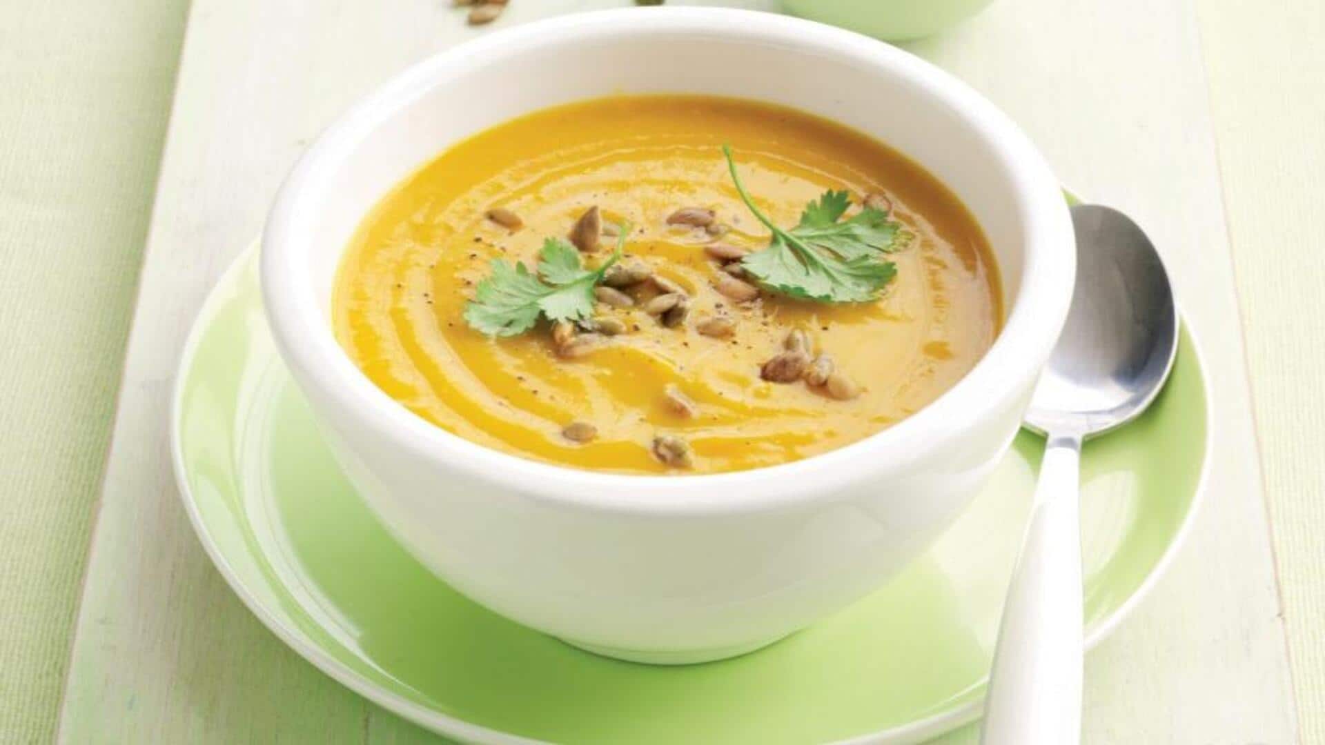 ซุปฟักทองบัตเตอร์นัทรสเผ็ด โรยเมล็ดผักชีคั่ว