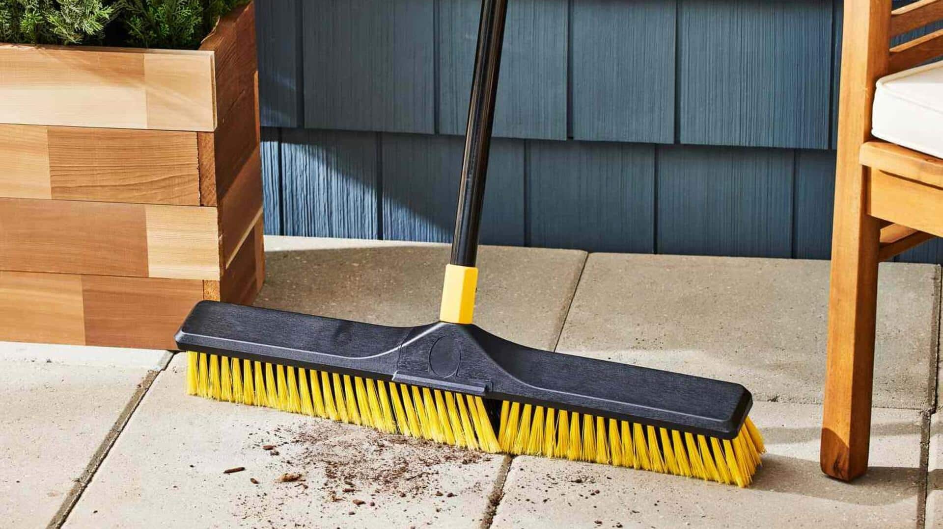 แก้ปัญหาง่ายๆ ด้วยไม้กวาด ราคาประหยัด