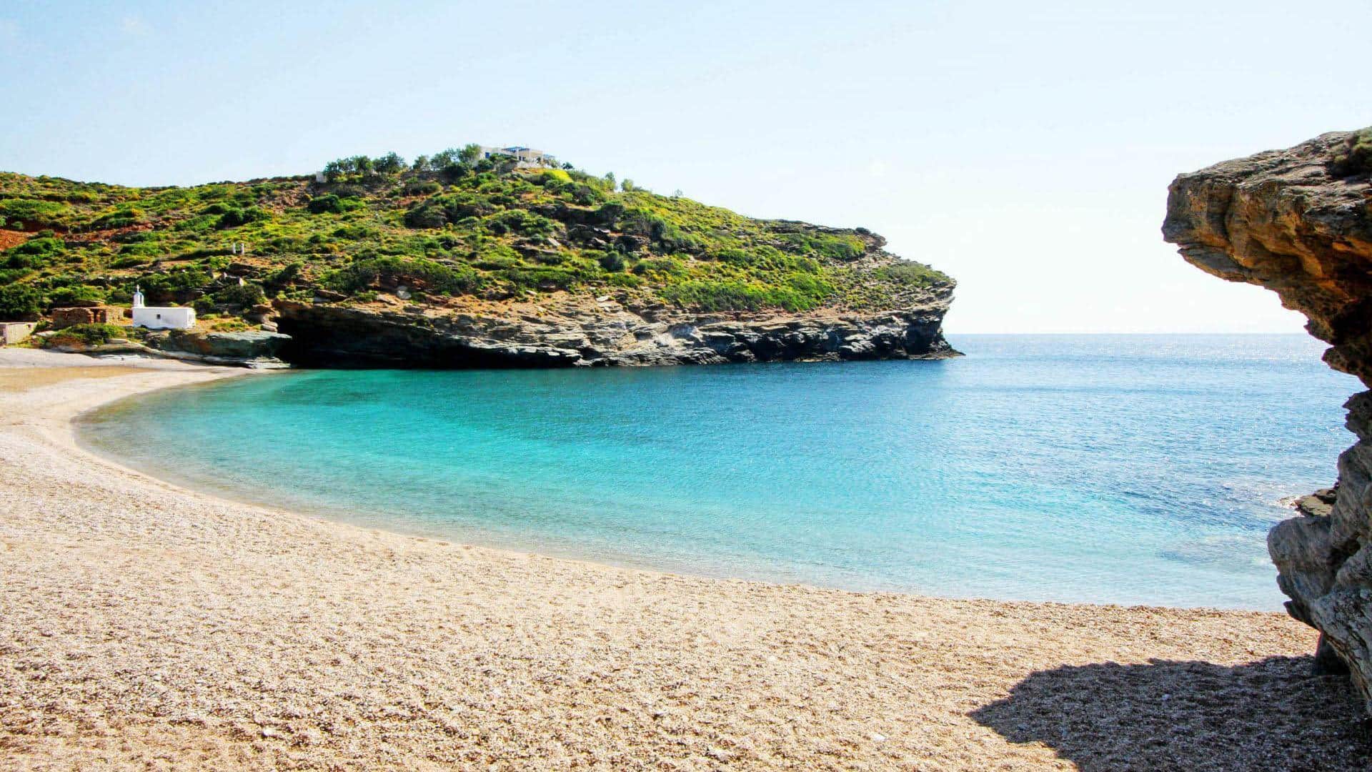 ชายหาดแก้วทะเลในกรีซที่น่าหลงใหล