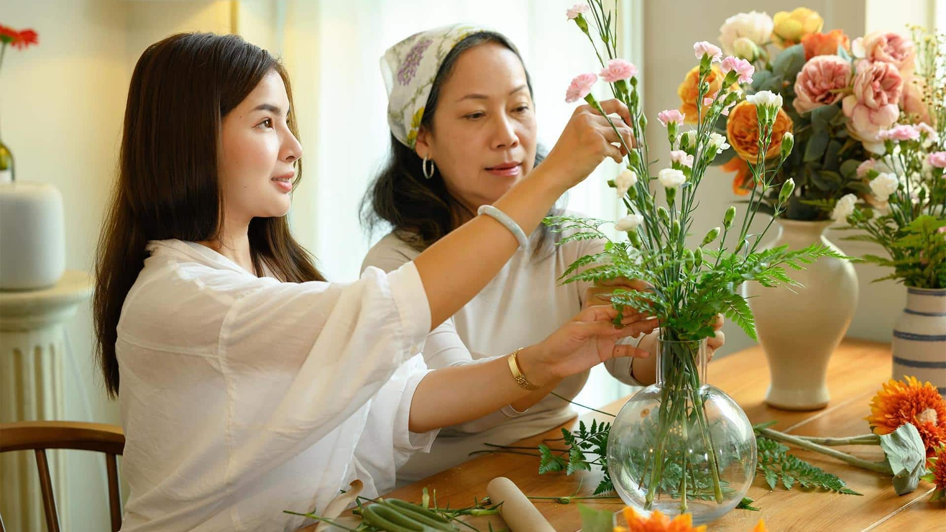 การจัดดอกไม้: ศิลปะเสริมสมาธิและความสงบใจ การจัดดอกไม้: ศิลปะเสริมสมาธิและความสงบใจ