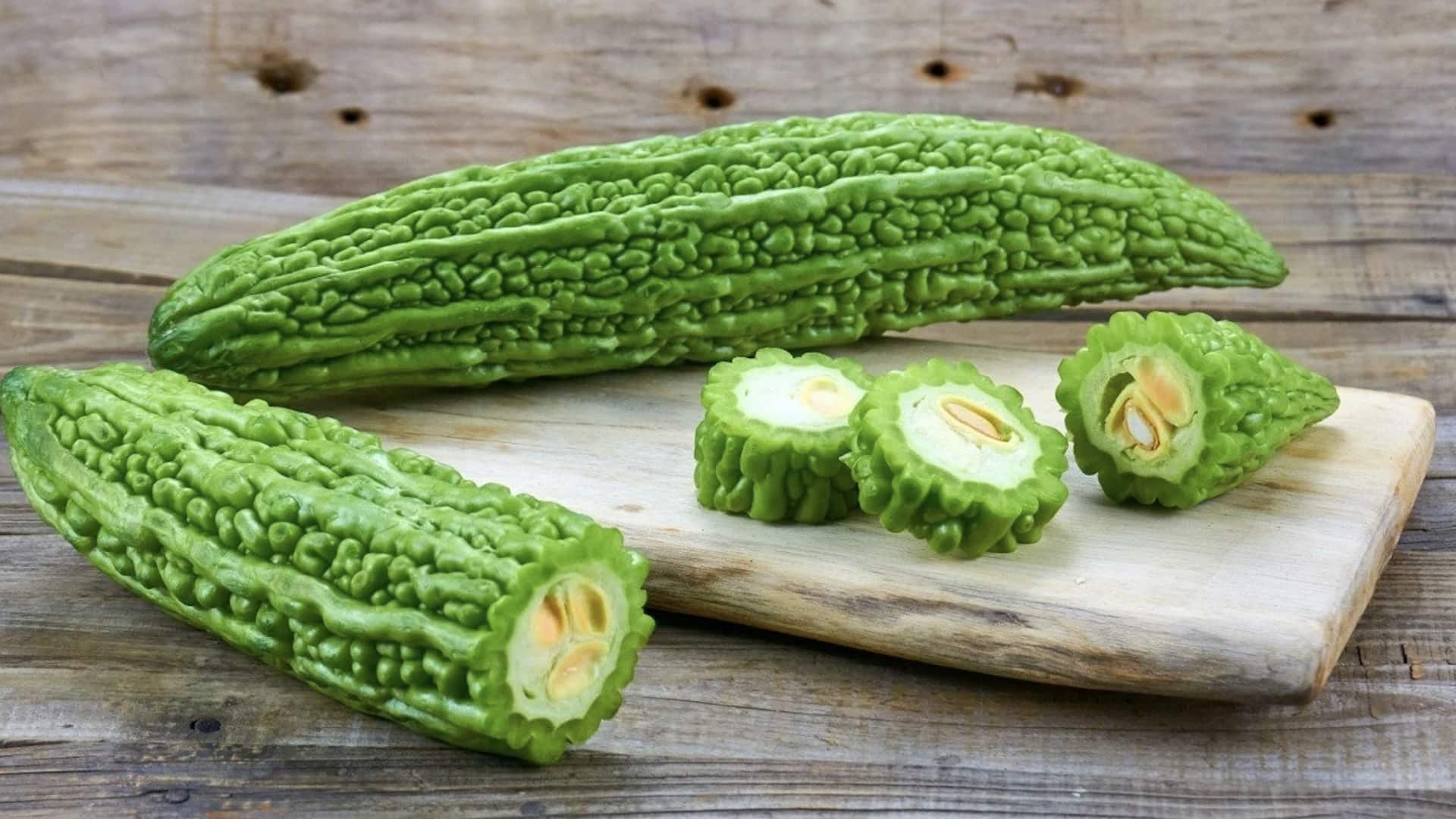 ผัดมะระถั่วงอกใส่ถั่วลิสง เมนูสุขภาพที่ควรลอง