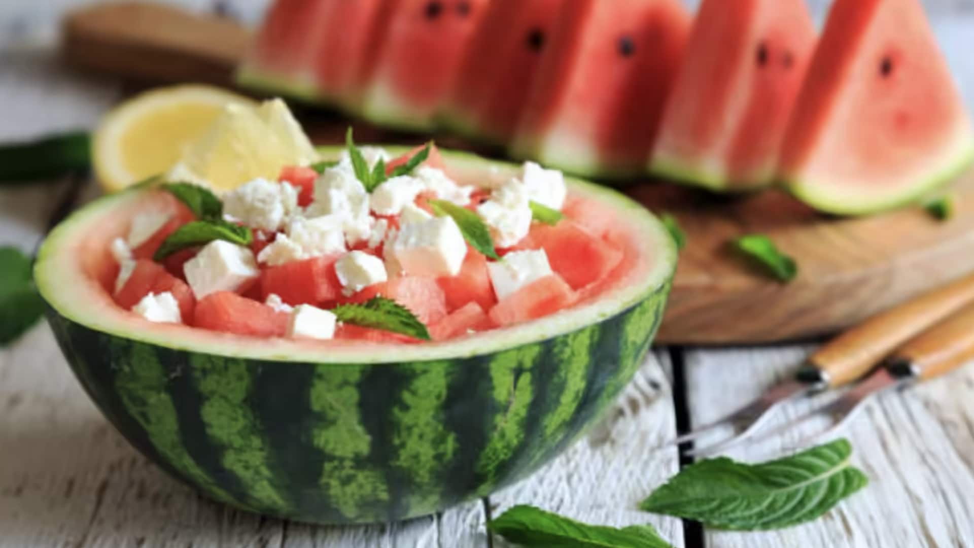 สลัดแตงโมรสจัดจ้าน สูตรสดชื่นที่ต้องลอง