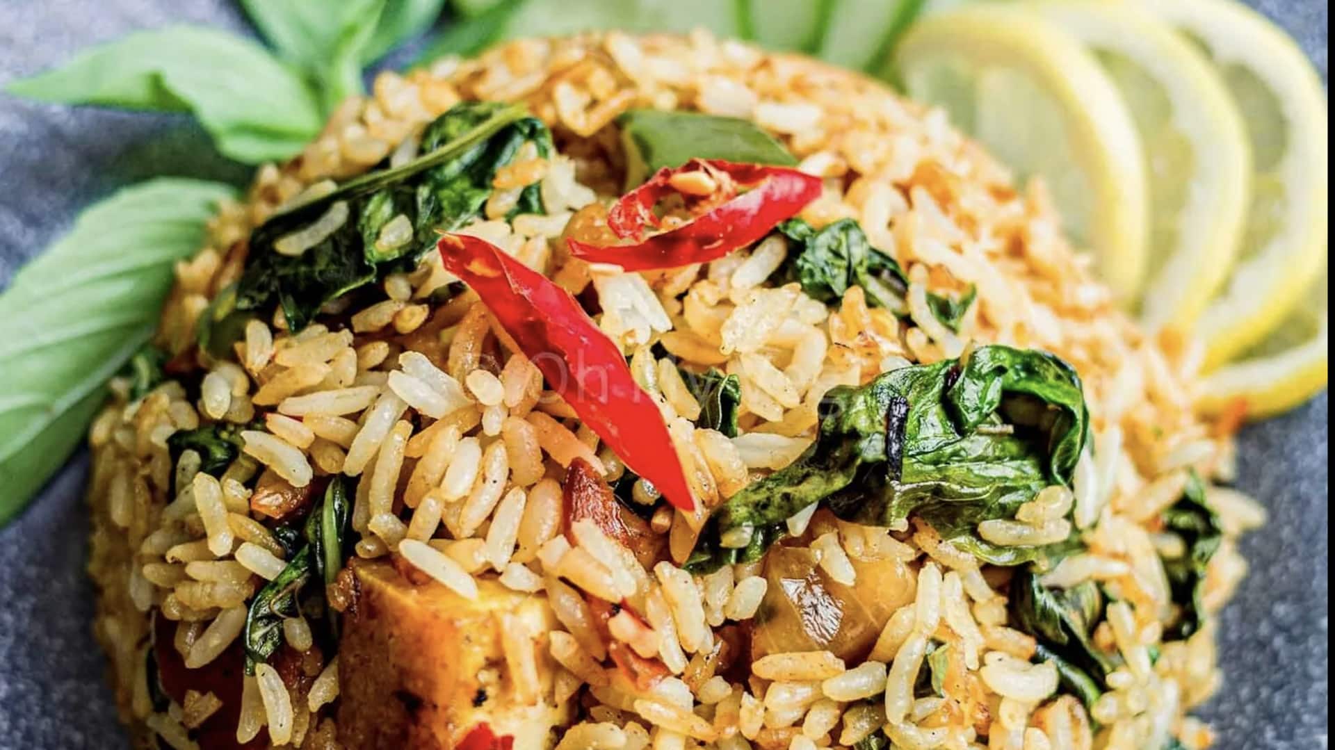 ข้าวหอมมะลิผัดใบโหระพา: สูตรอร่อยทำเองที่บ้าน