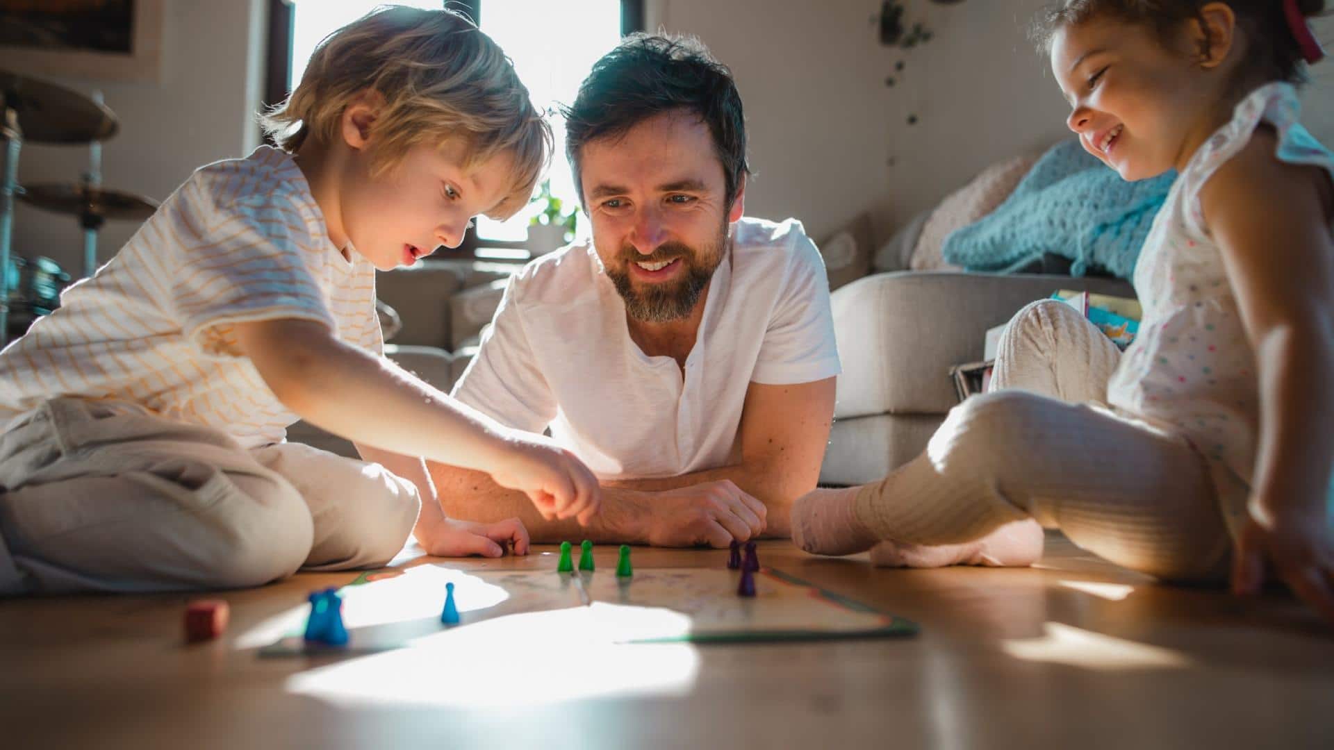 สร้างความสัมพันธ์ในครอบครัวด้วยเกมยามเย็น