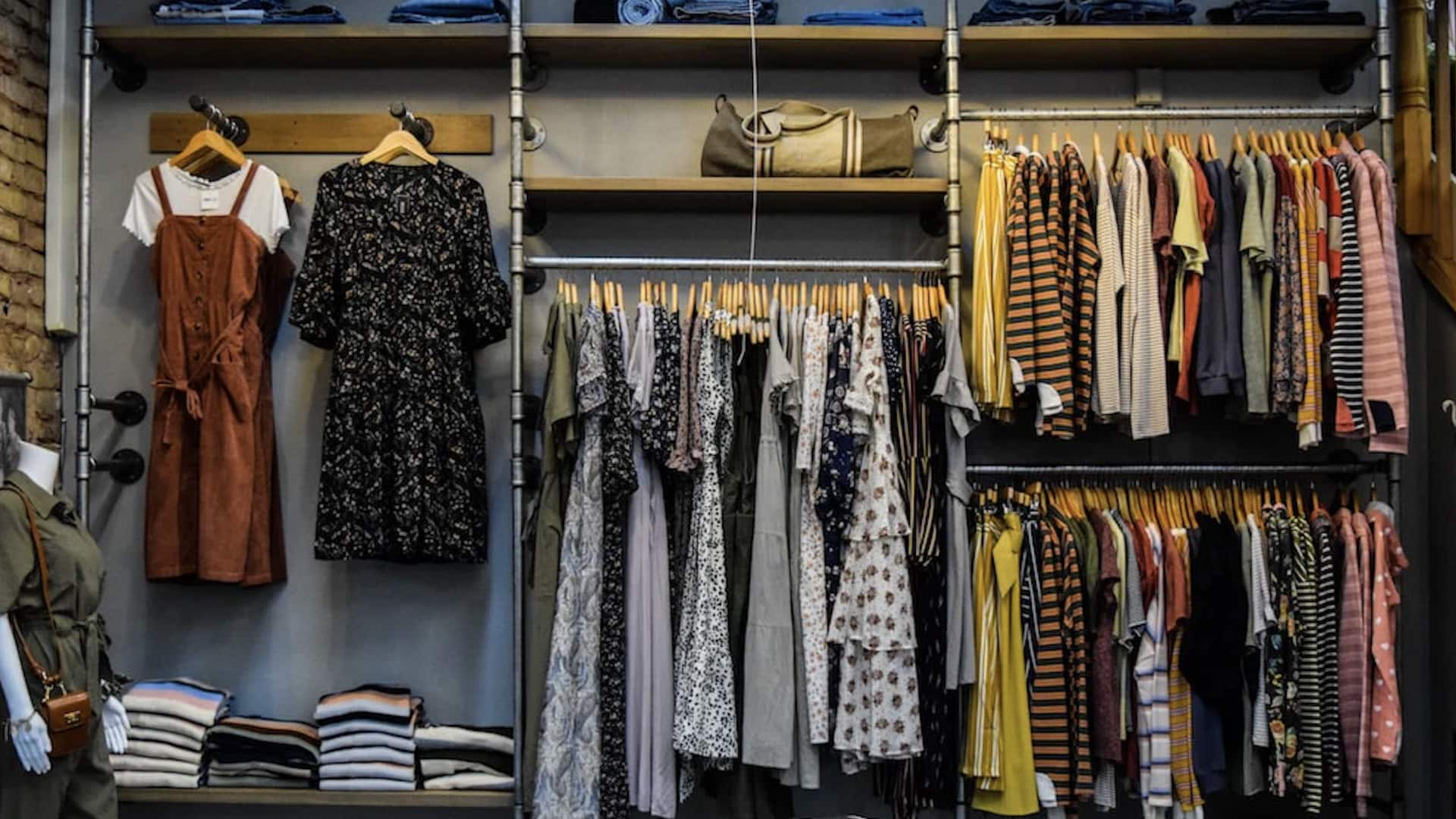 อัปเดตตู้เสื้อผ้าด้วยไอเท็มมือสองราคาประหยัด