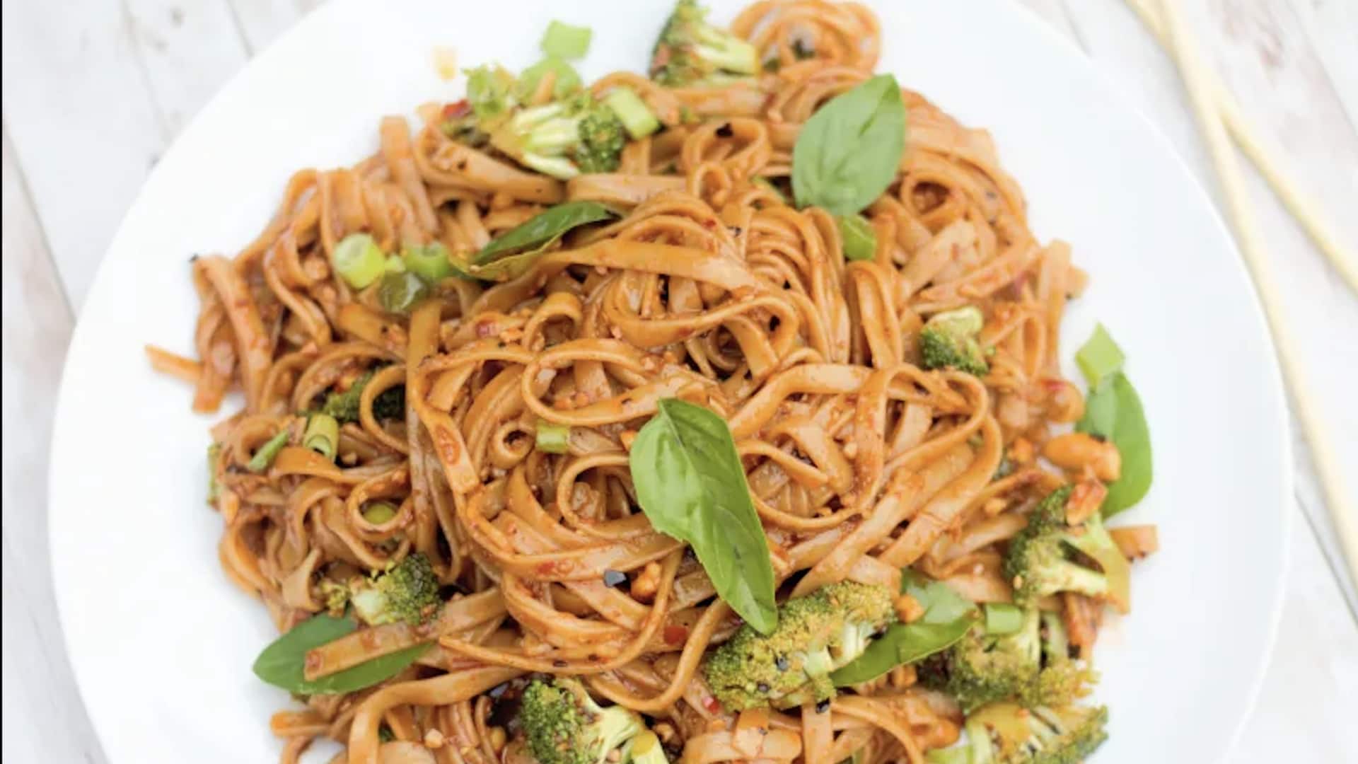 เคล็ดลับทำเส้นผัดกะเพราให้อร่อยแบบมือโปร