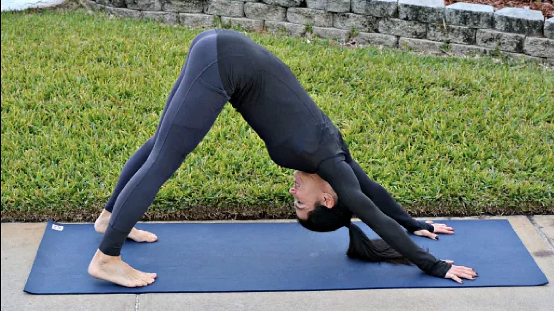 ท่าโยคะยืดกล้ามเนื้อสุดพิเศษสำหรับเดินป่าฤดูร้อน ท่าโยคะยืดกล้ามเนื้อสุดพิเศษสำหรับเดินป่าฤดูร้อน