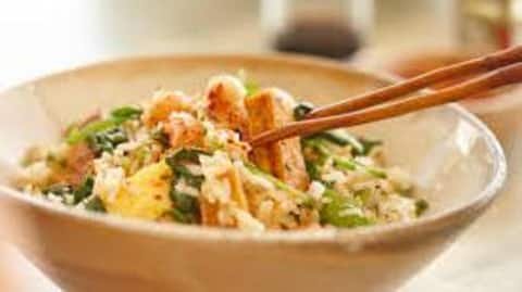 ขนมข้าวแมคคาเดเมียกับน้ำตาลปี๊บ: สูตรกรุบกรอบเพื่อสุขภาพ